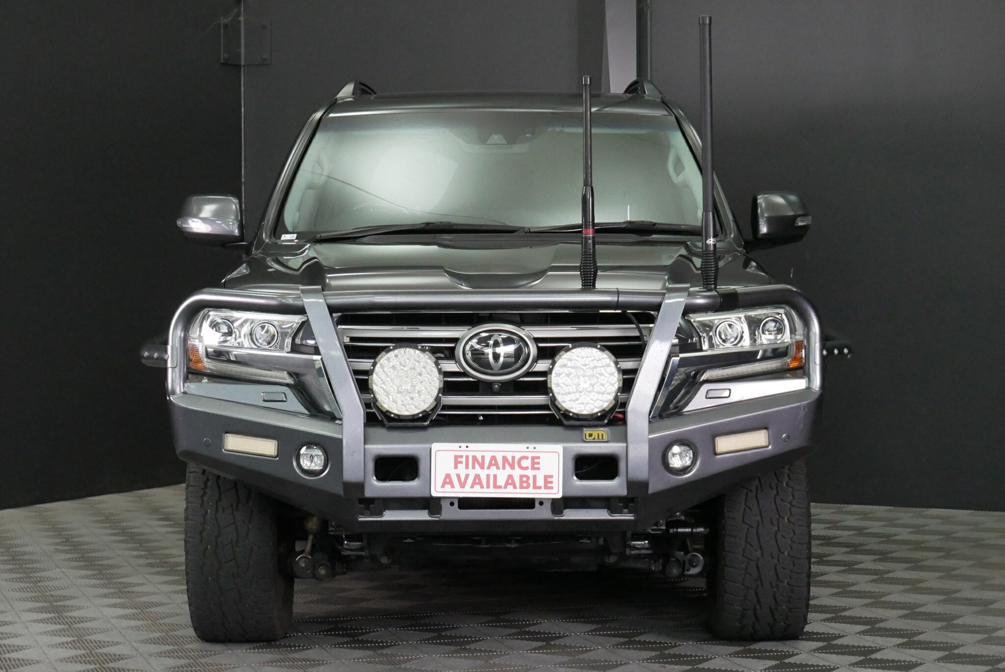 Toyota Landcruiser image 2