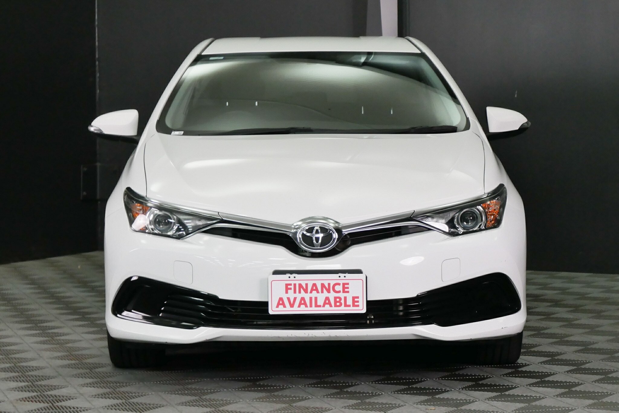 Toyota Corolla image 2