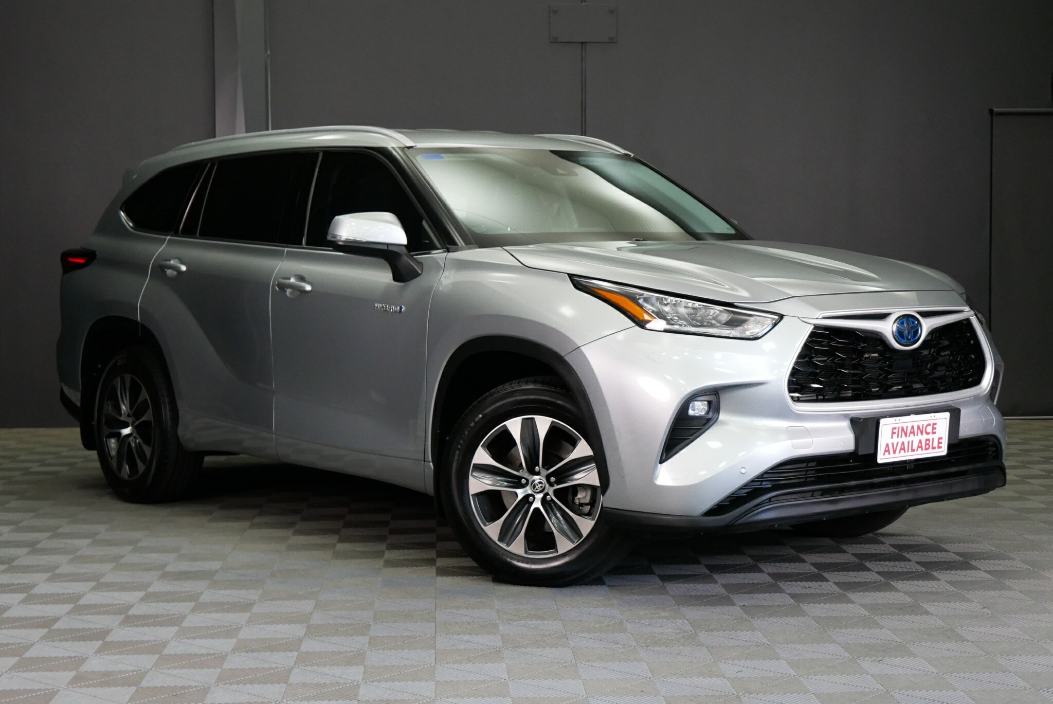 Toyota Kluger image 1