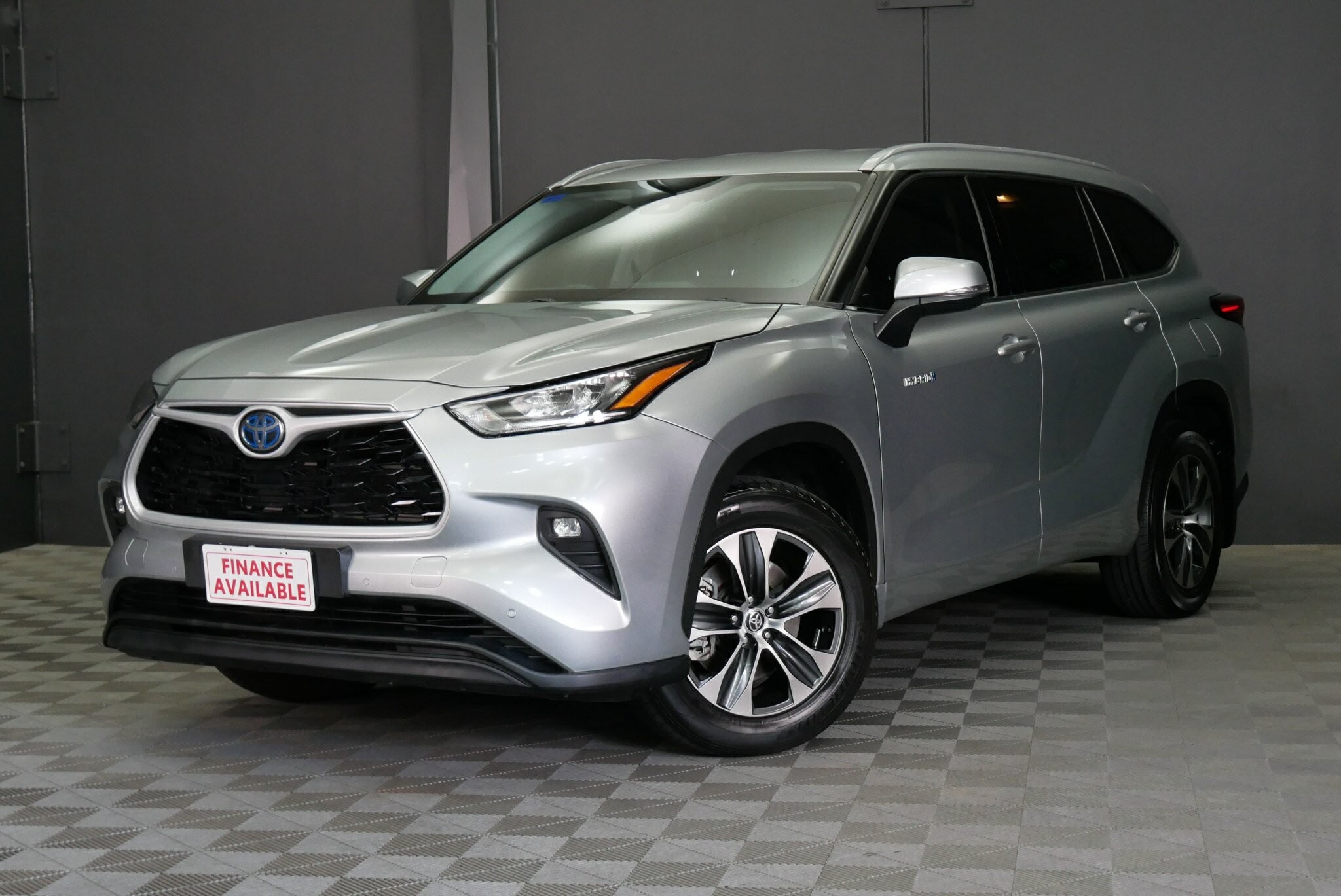 Toyota Kluger image 3