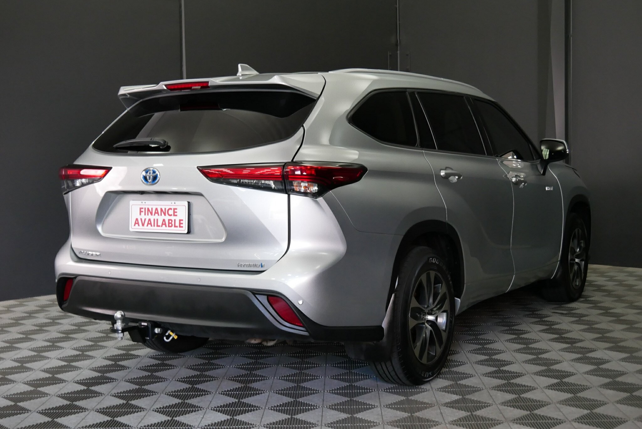 Toyota Kluger image 4