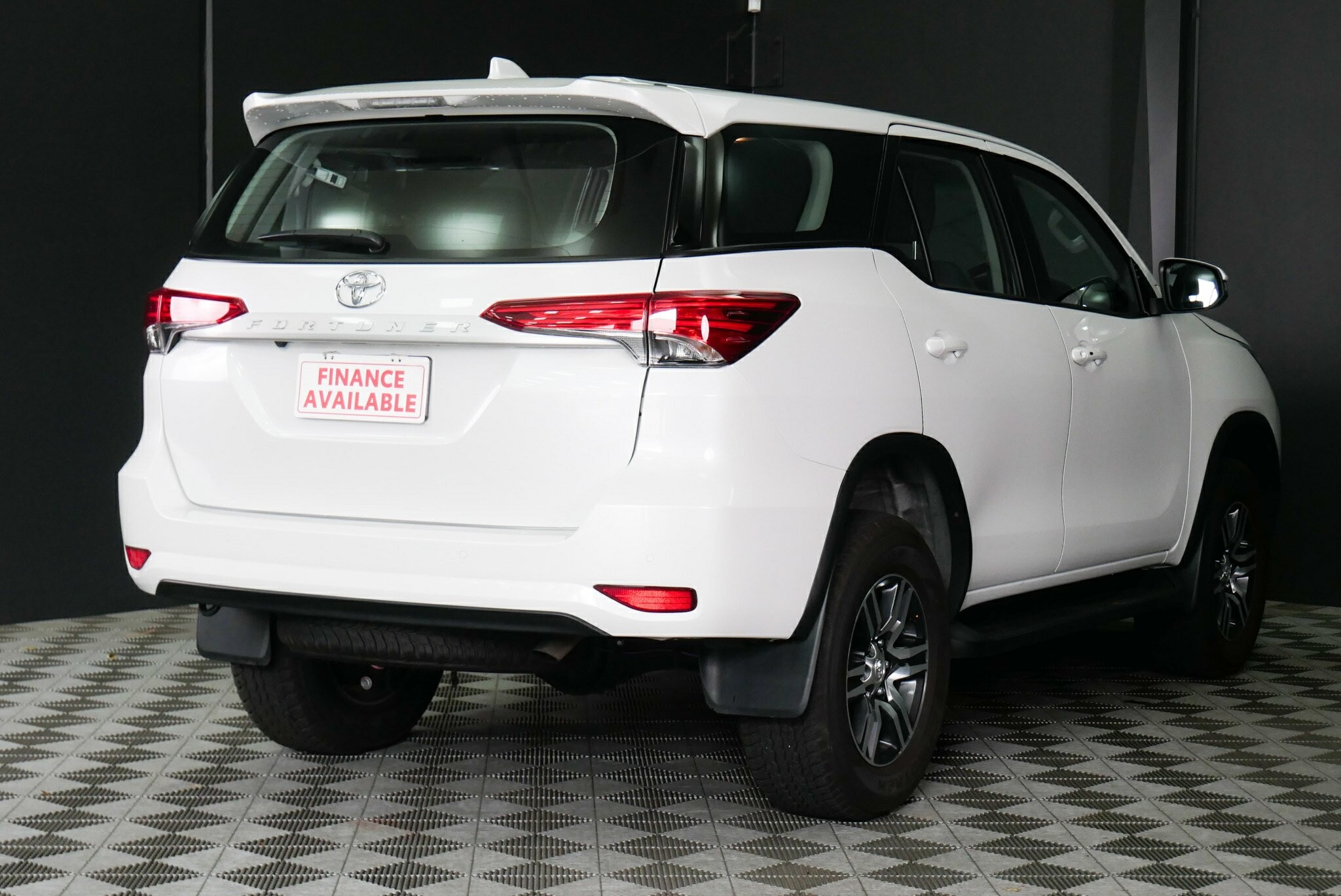 Toyota Fortuner image 4
