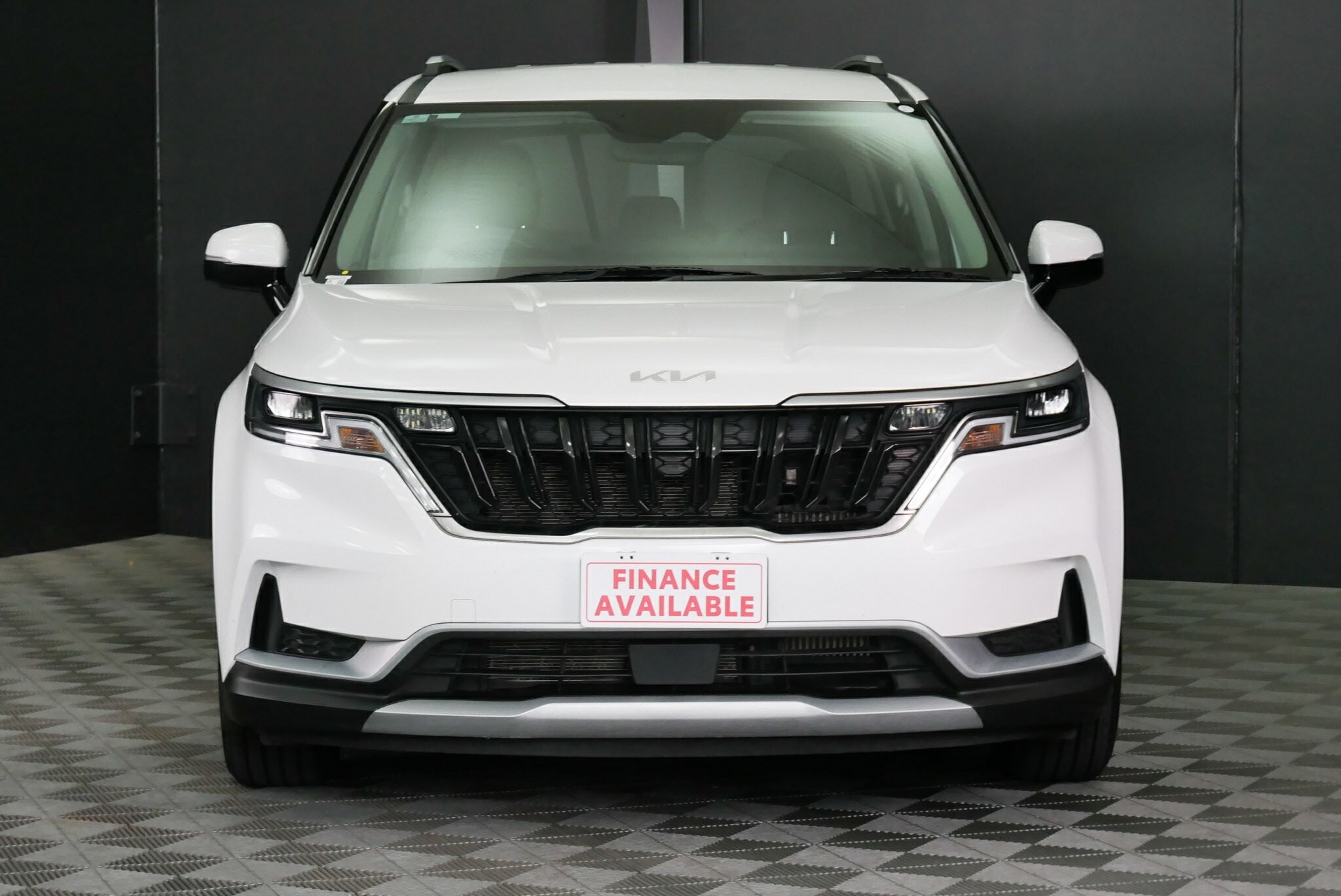 Kia Carnival image 2