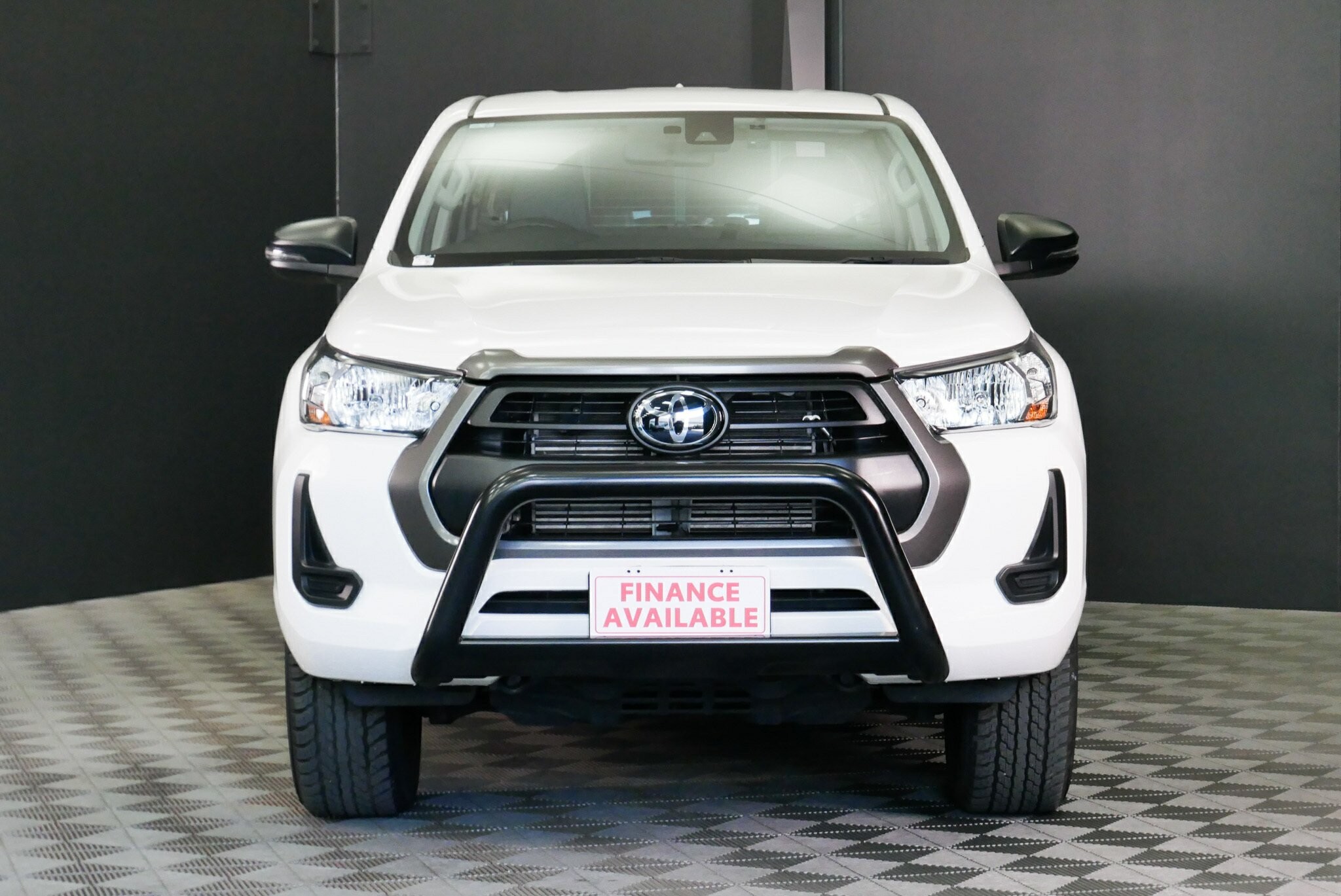 Toyota Hilux image 2
