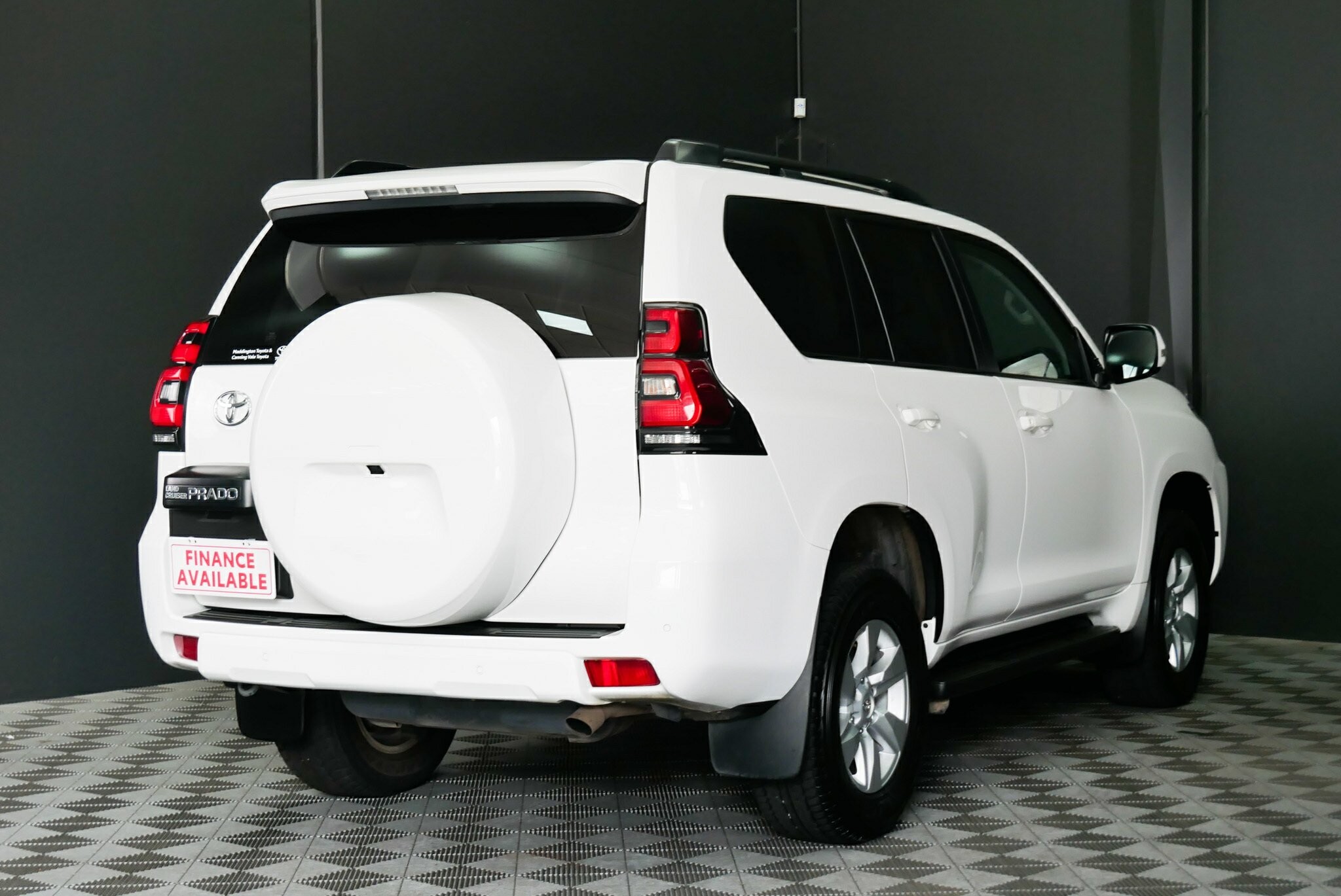 Toyota Landcruiser Prado image 4
