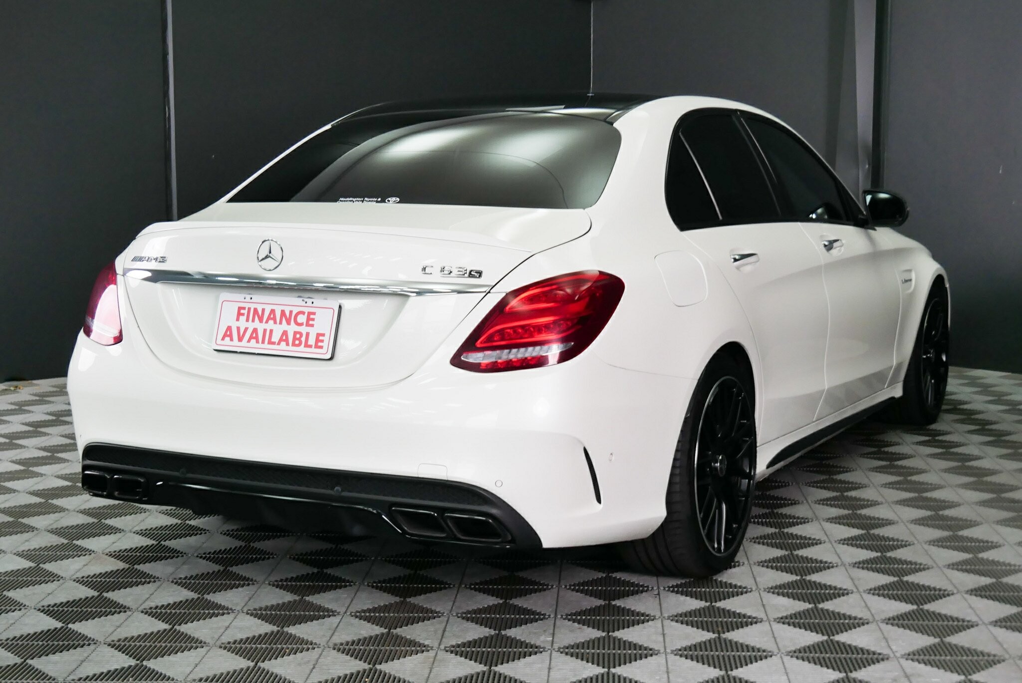 Mercedes Benz C-class image 4