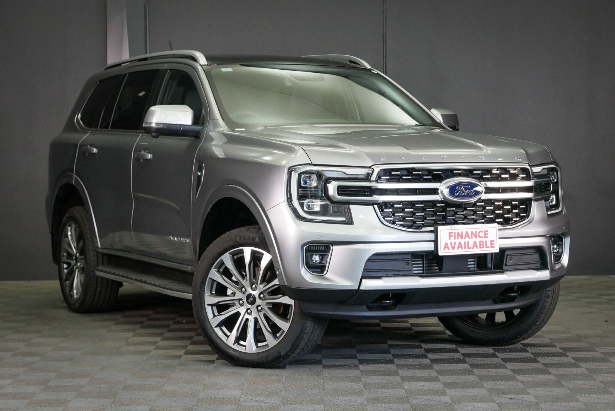 Ford Everest image 1