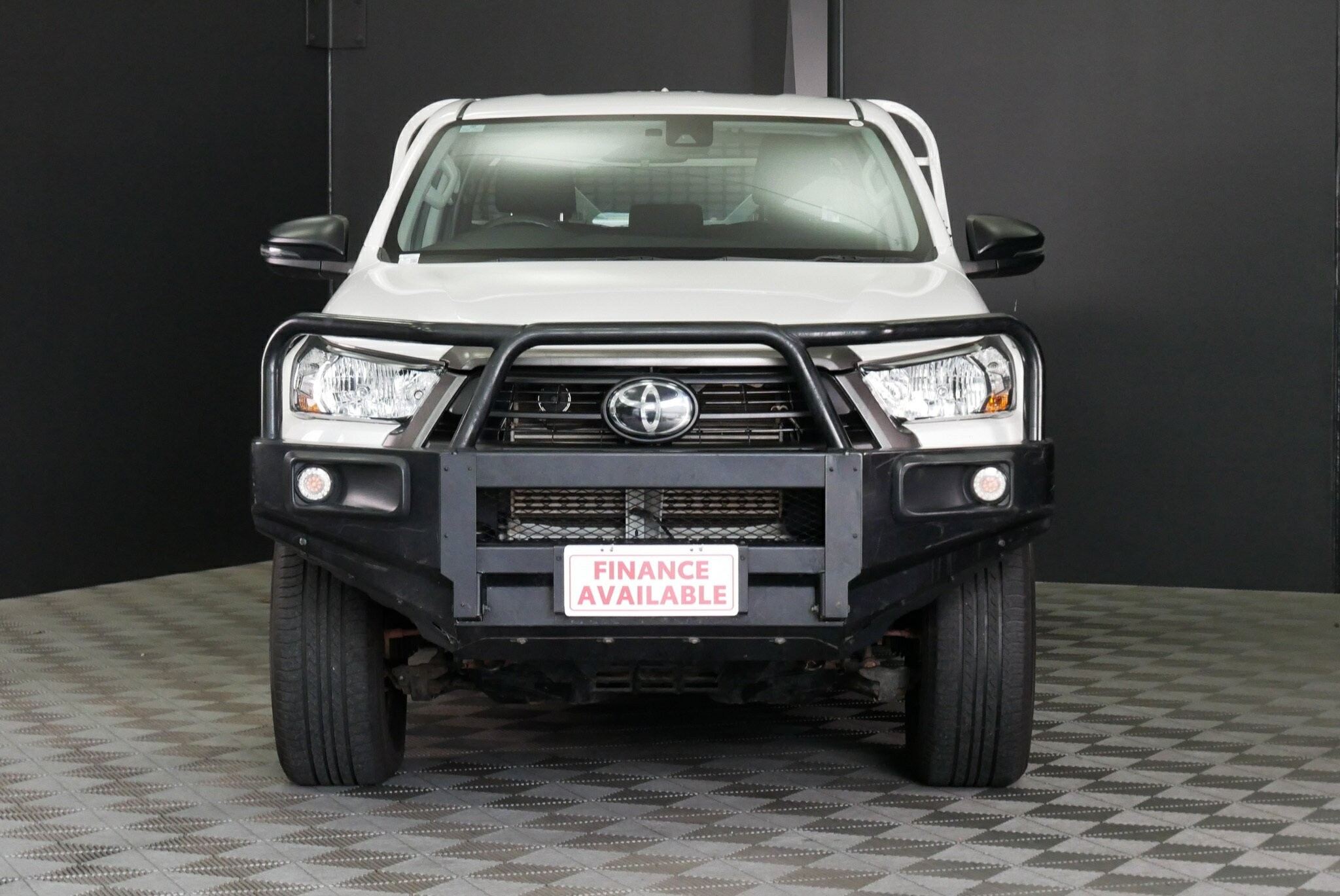 Toyota Hilux image 2
