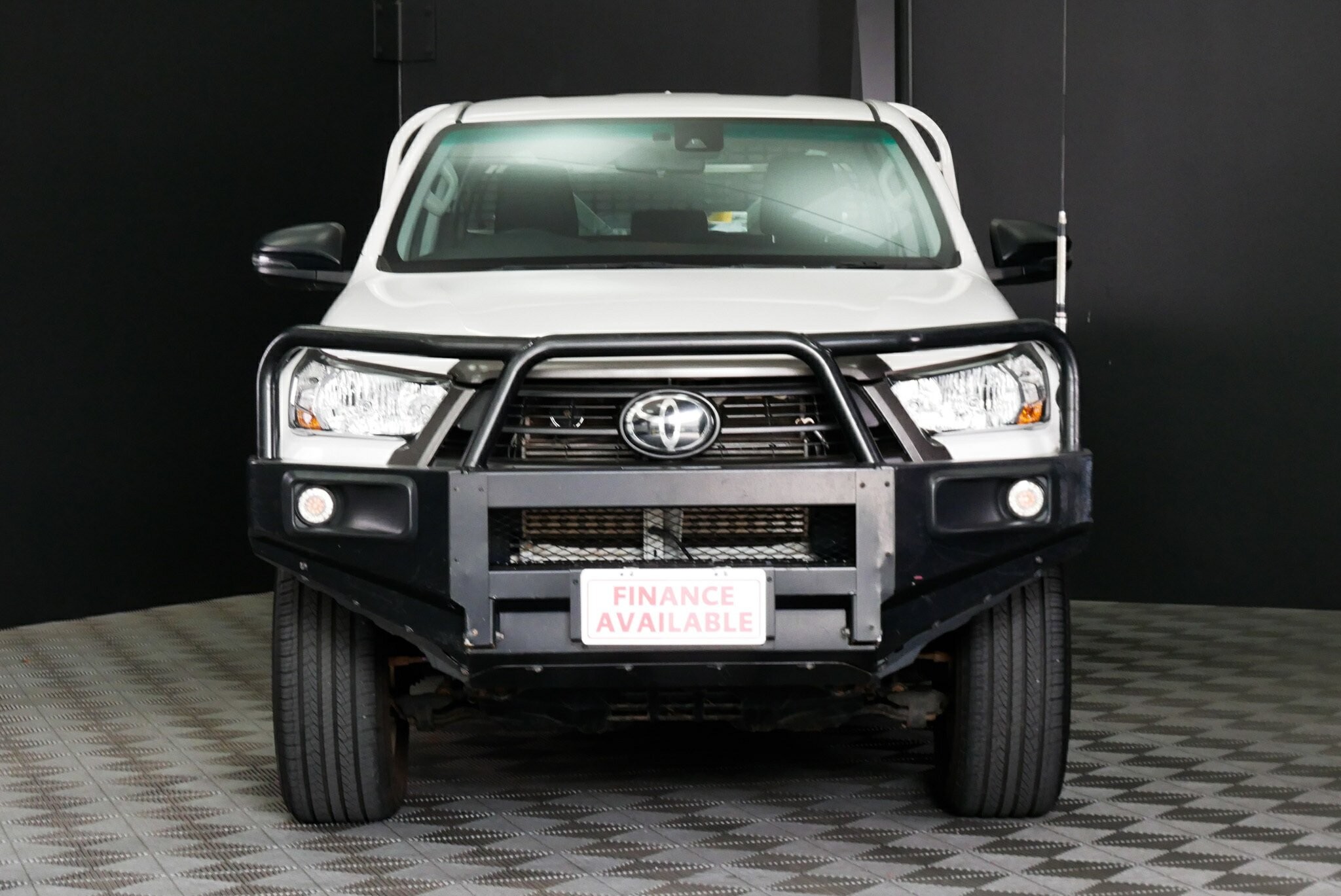 Toyota Hilux image 2