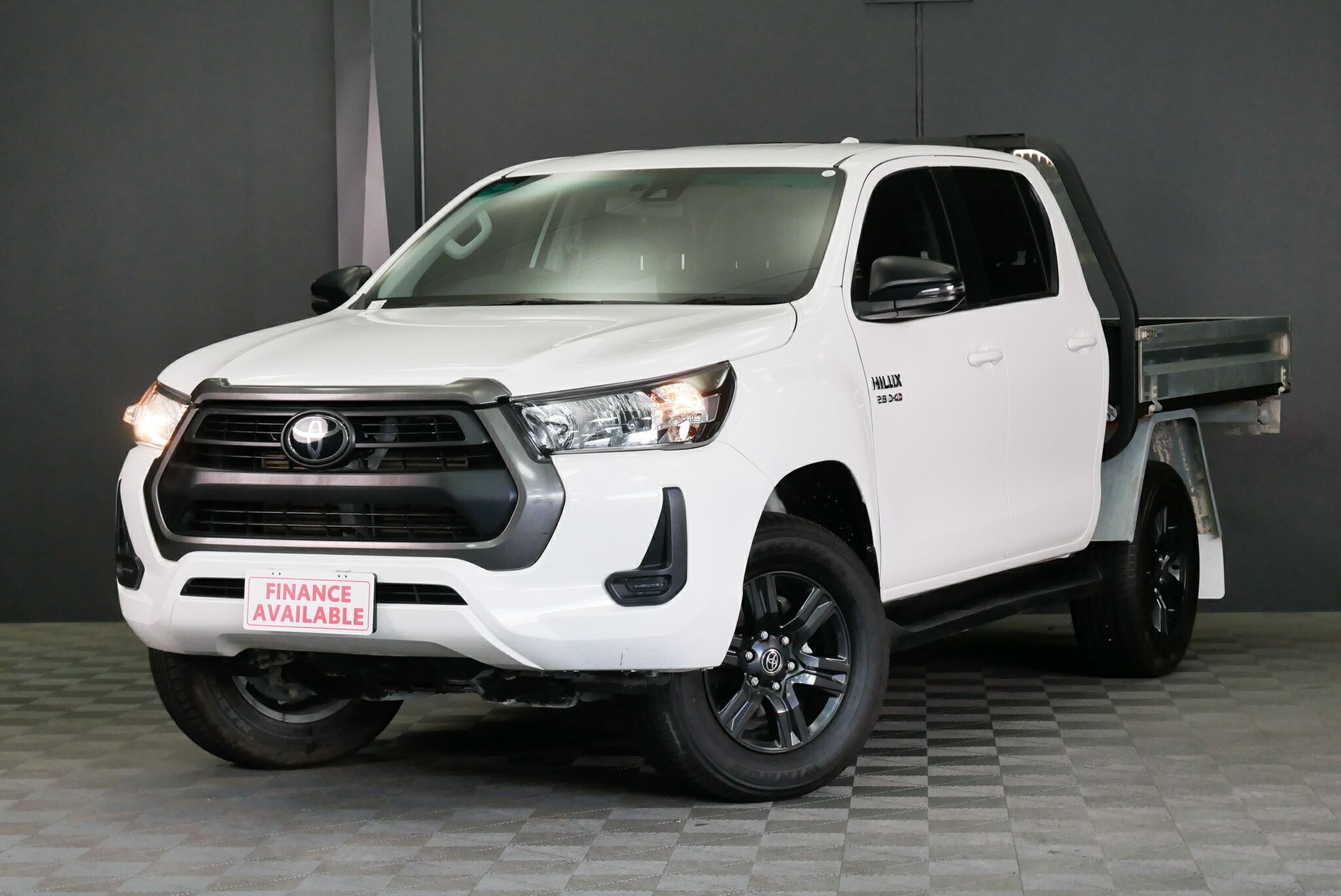 Toyota Hilux image 2