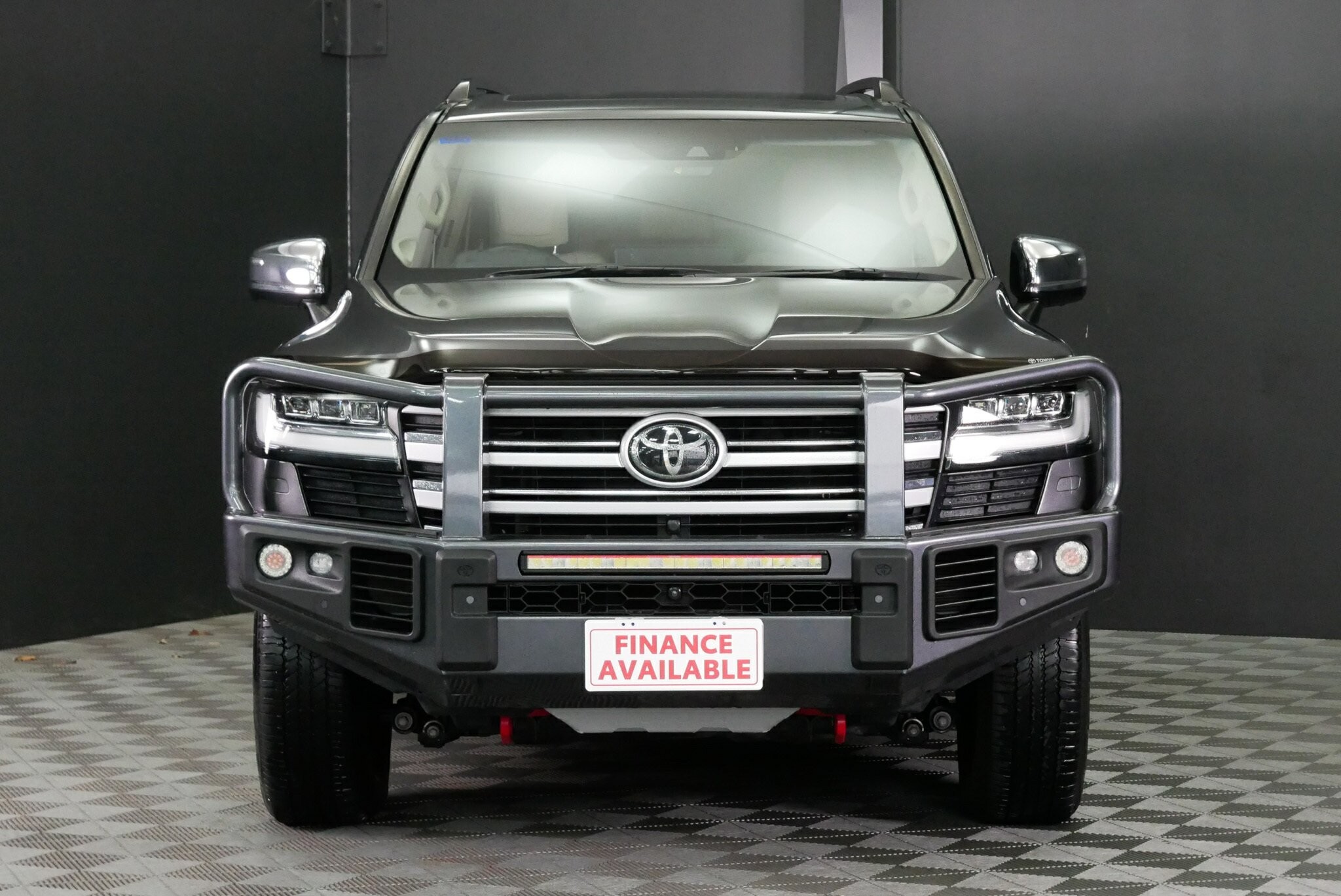 Toyota Landcruiser image 2
