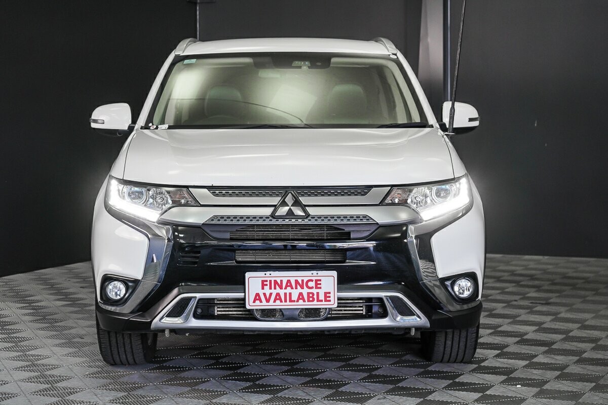 Mitsubishi Outlander image 3