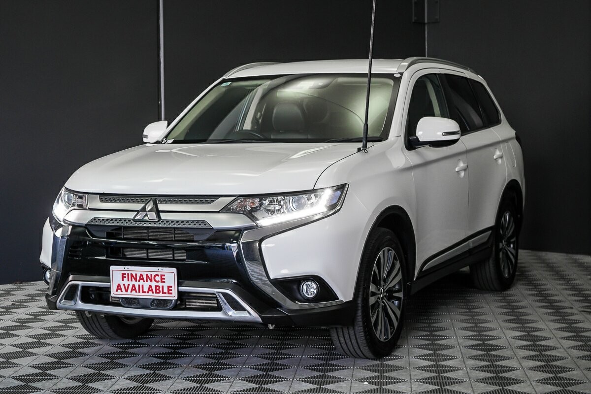 Mitsubishi Outlander image 4