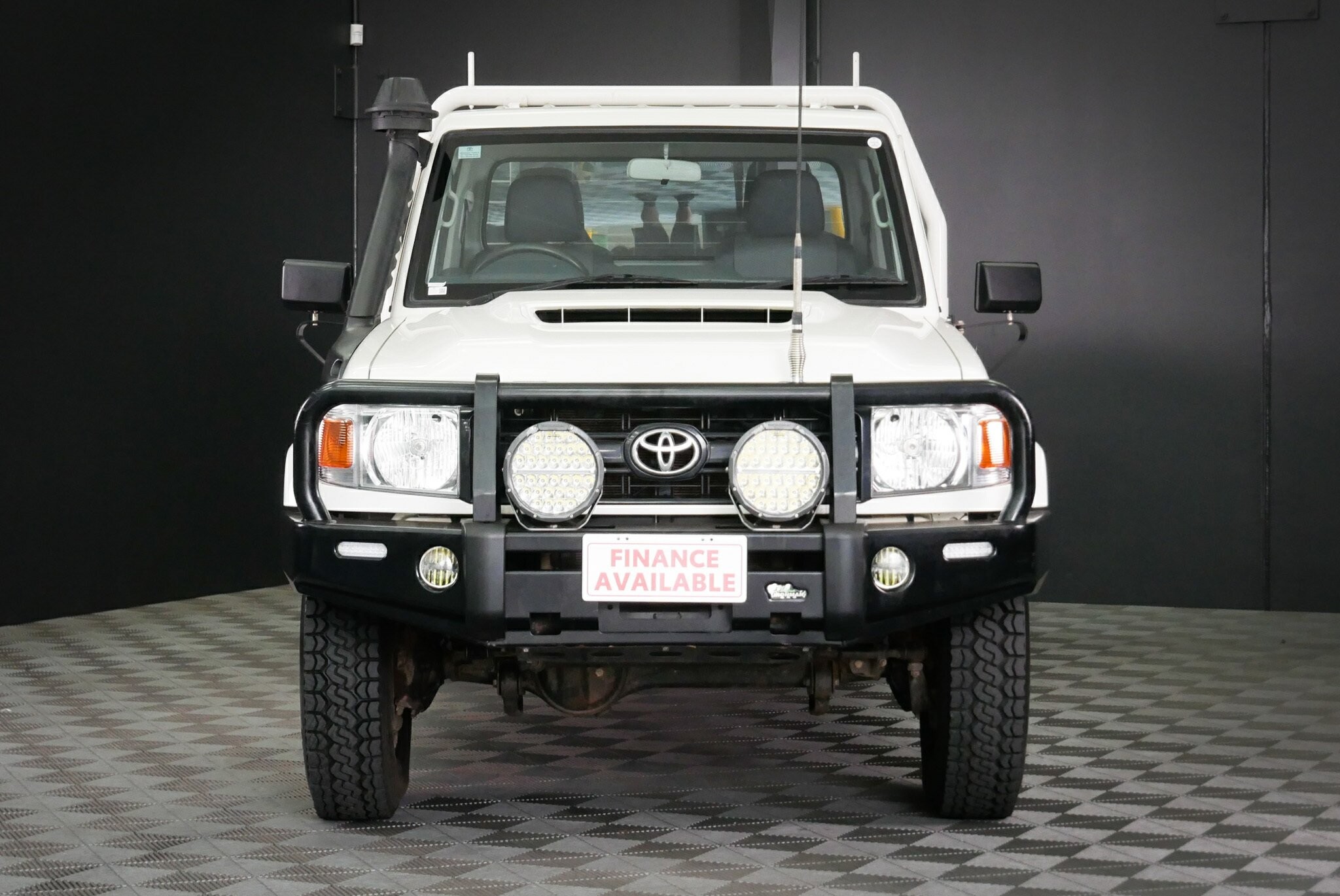 Toyota Landcruiser image 2