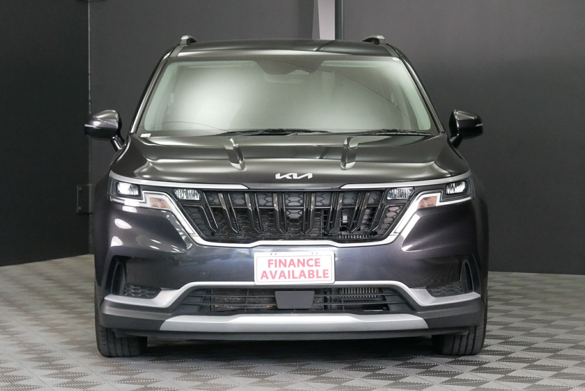 Kia Carnival image 2