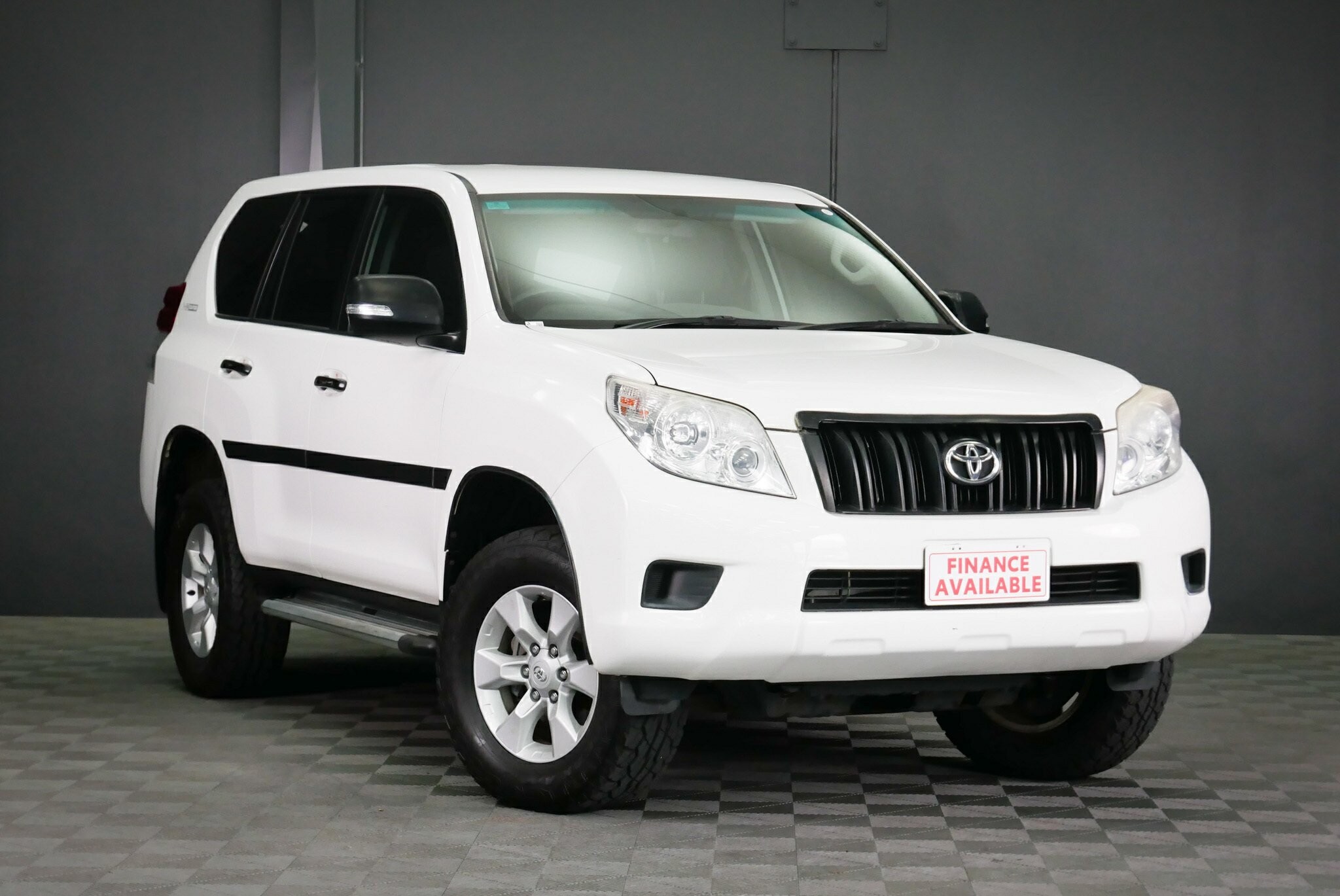 Toyota Landcruiser Prado image 1