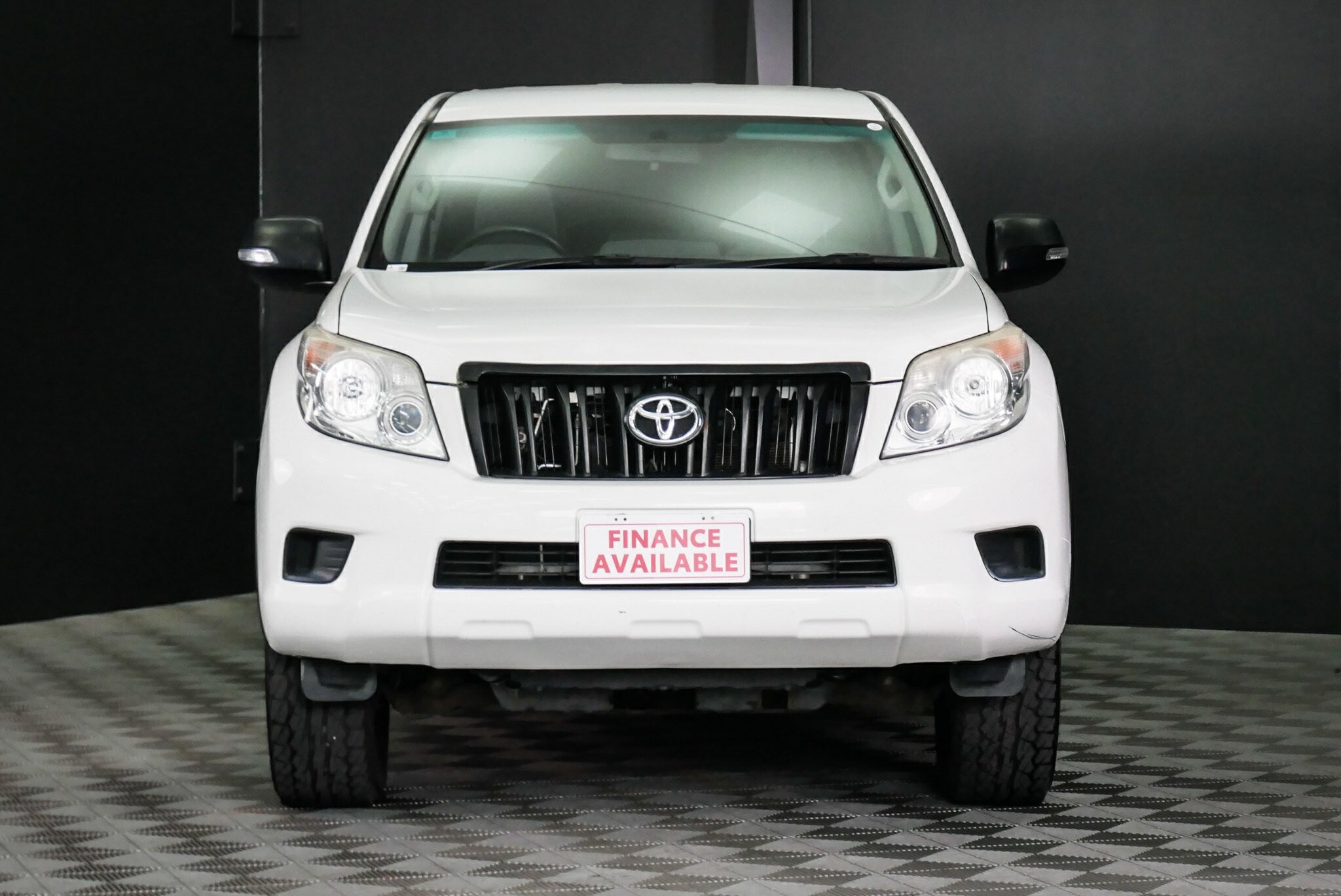 Toyota Landcruiser Prado image 2