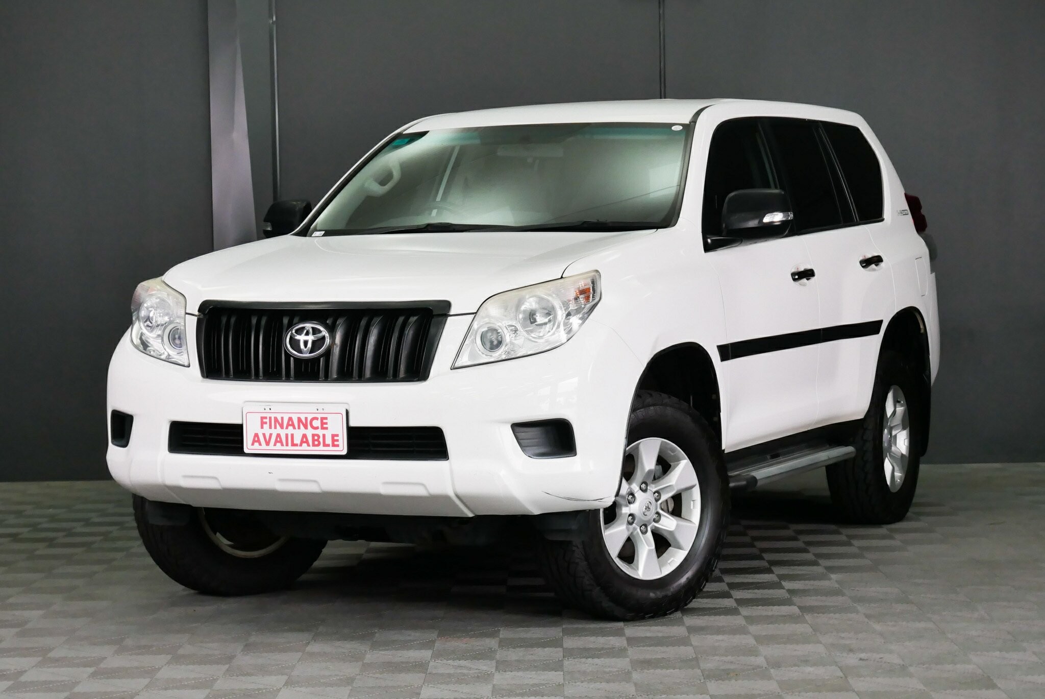 Toyota Landcruiser Prado image 3