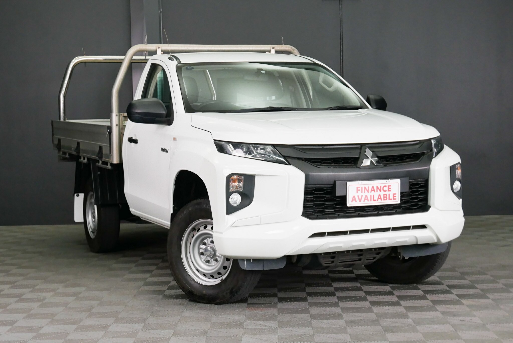 Mitsubishi Triton image 1
