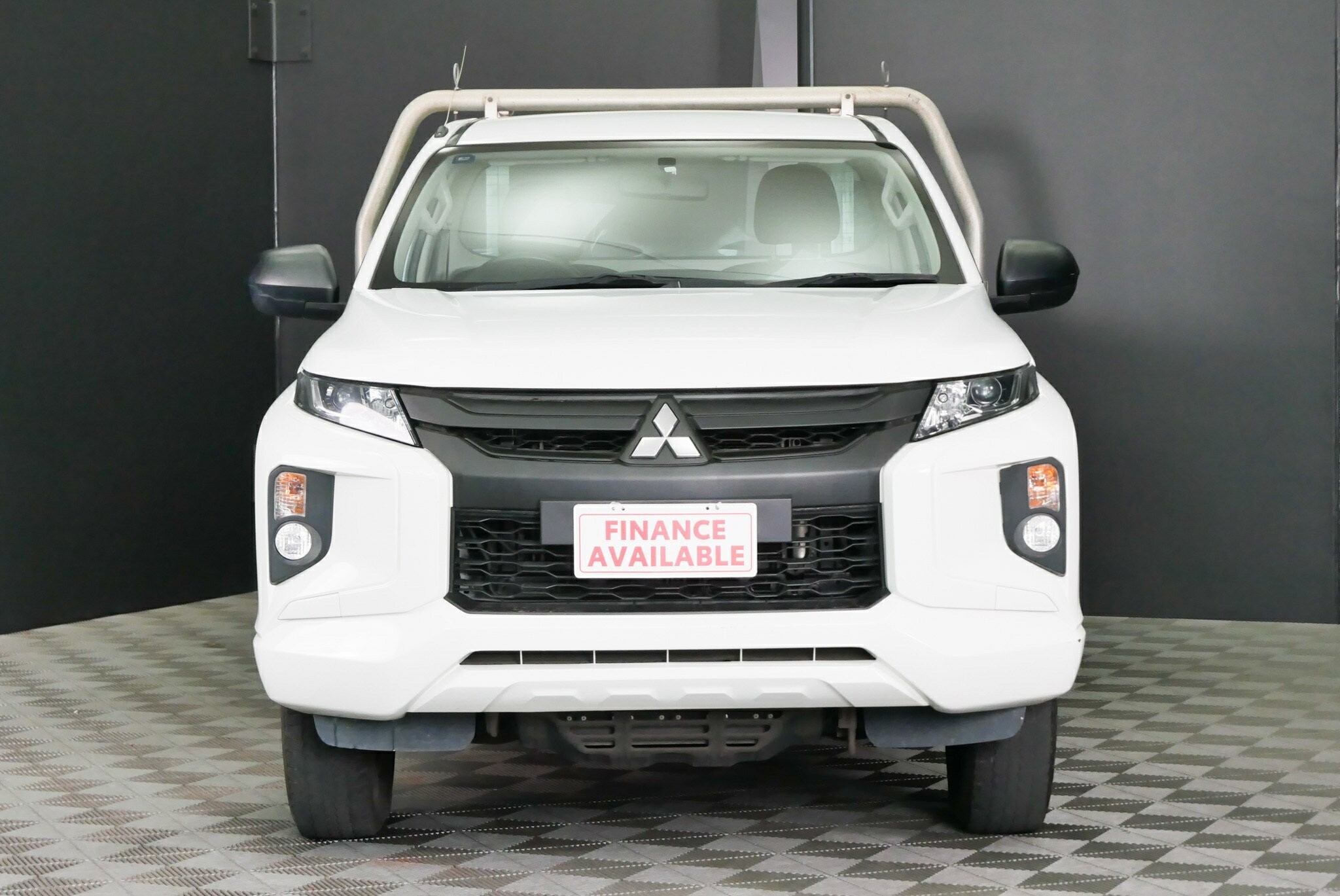 Mitsubishi Triton image 2
