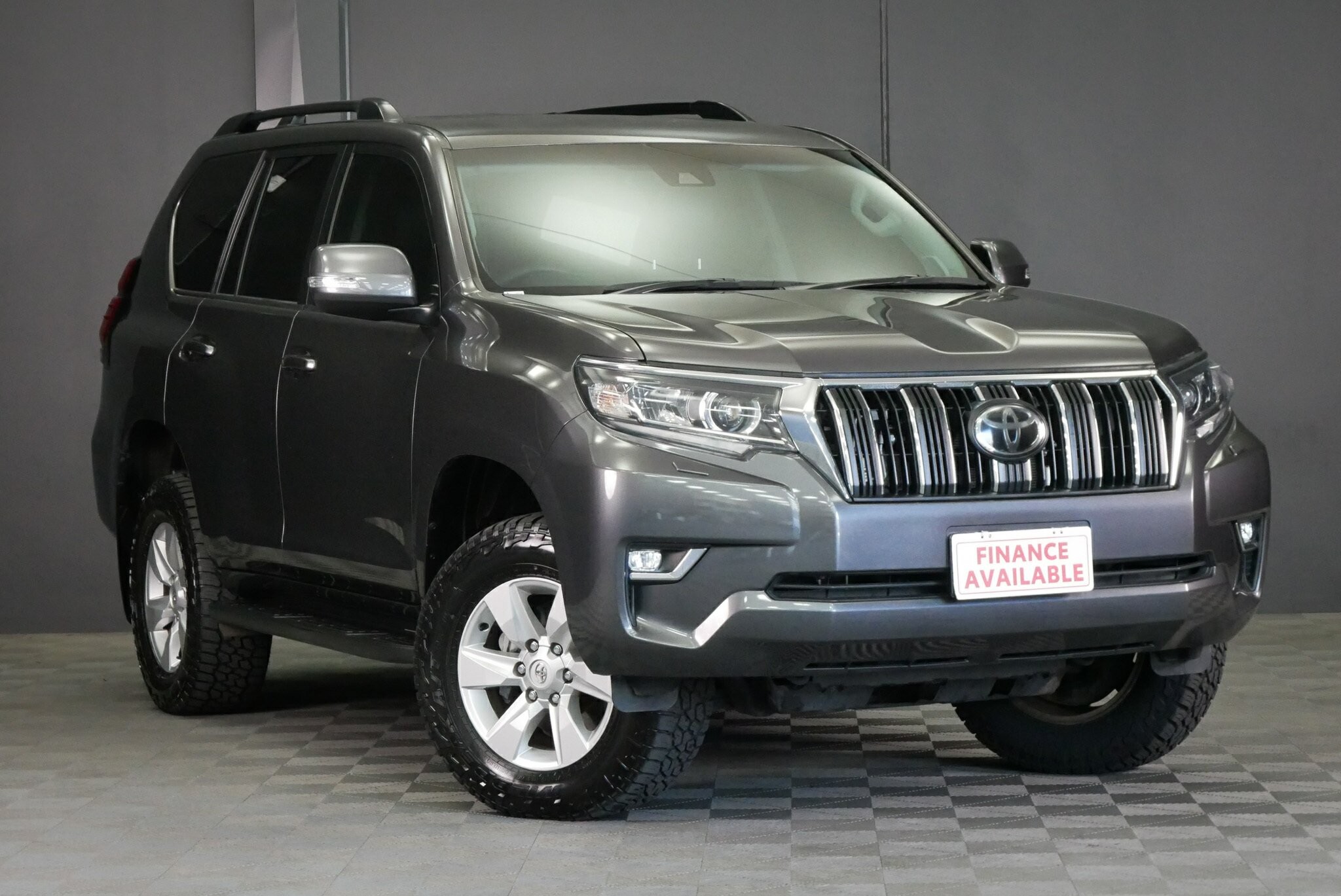 Toyota Landcruiser Prado image 1