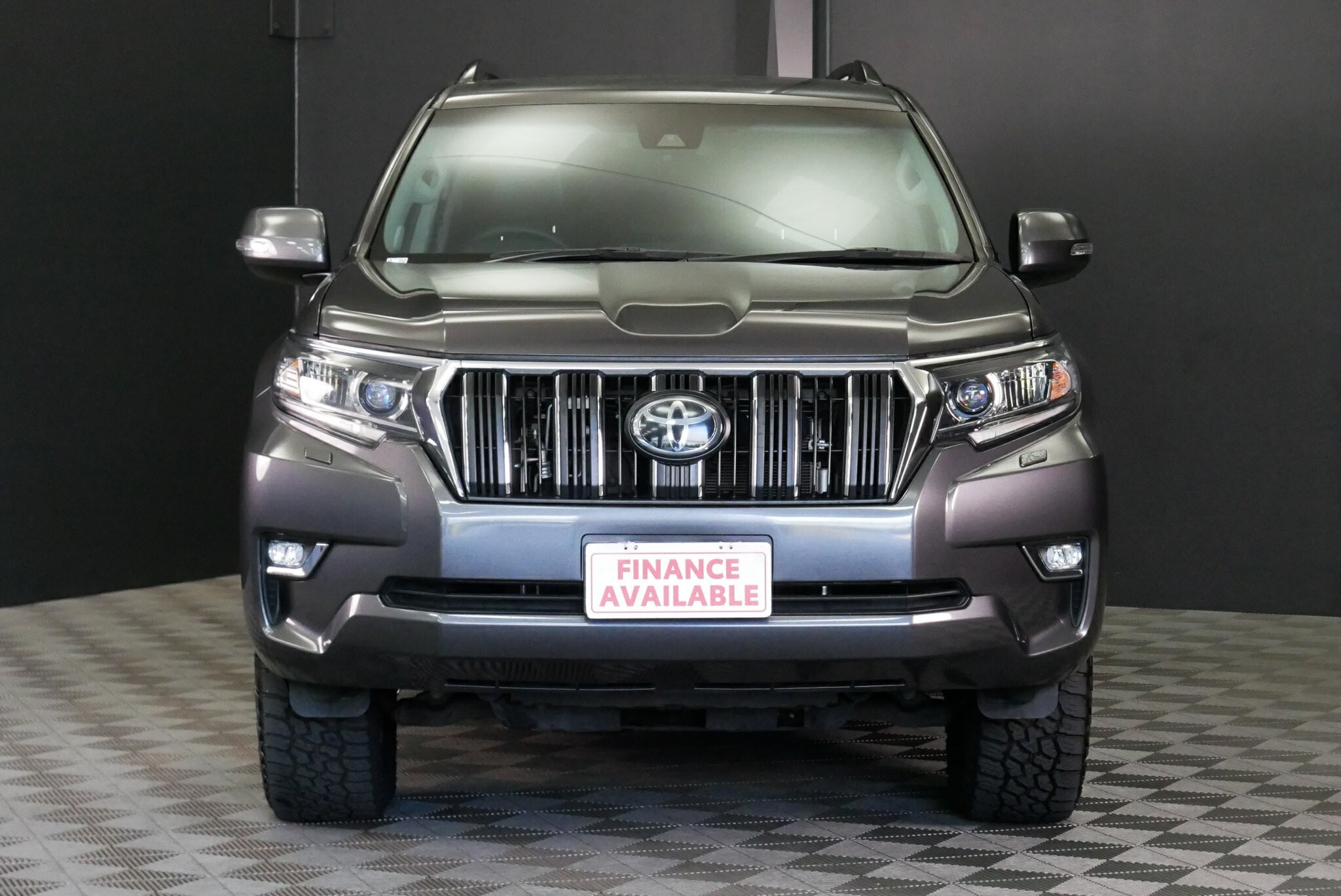 Toyota Landcruiser Prado image 2