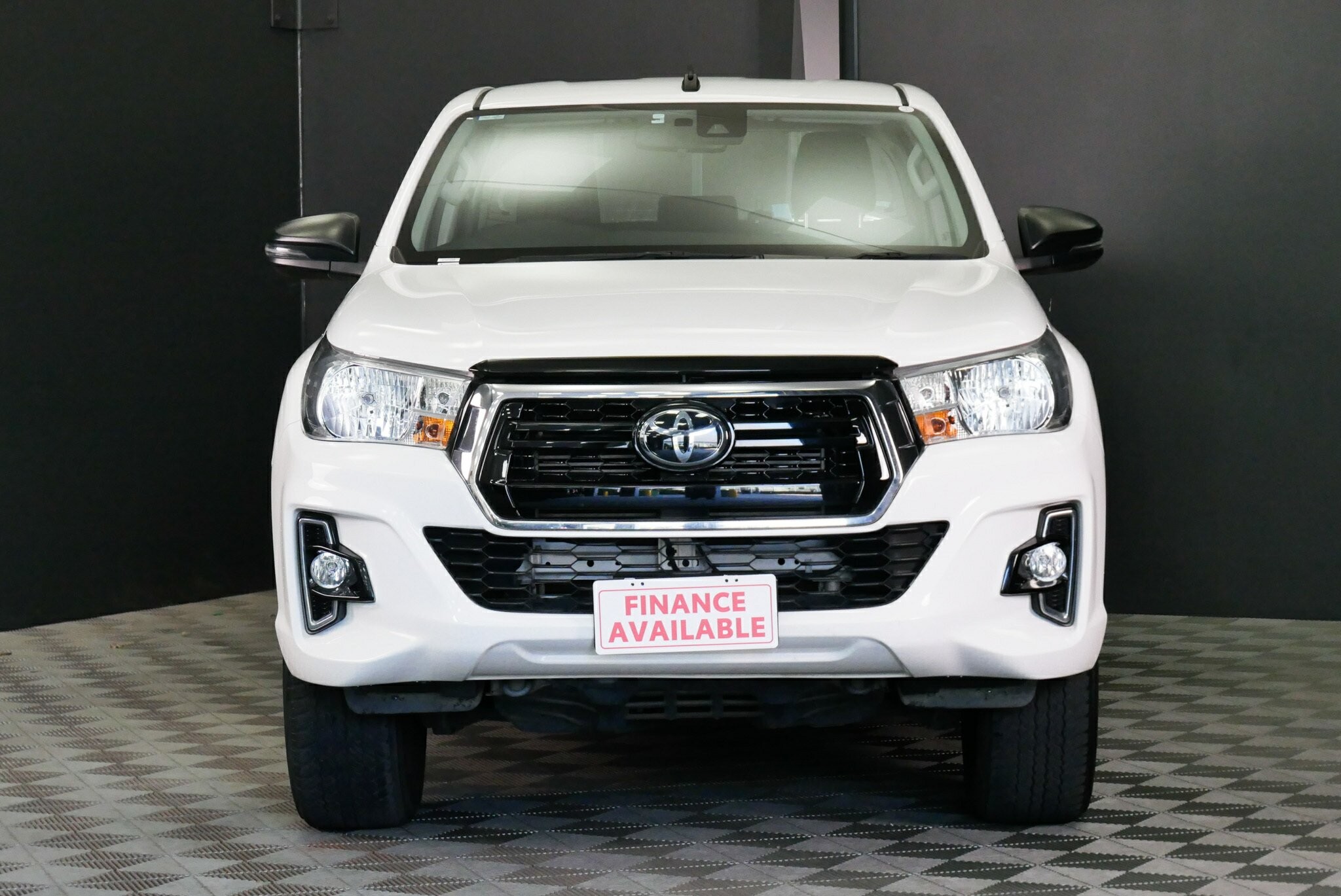 Toyota Hilux image 2