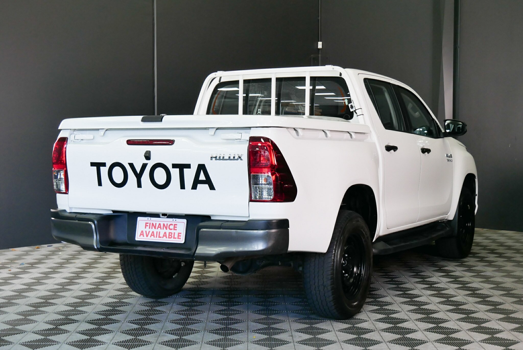 Toyota Hilux image 4