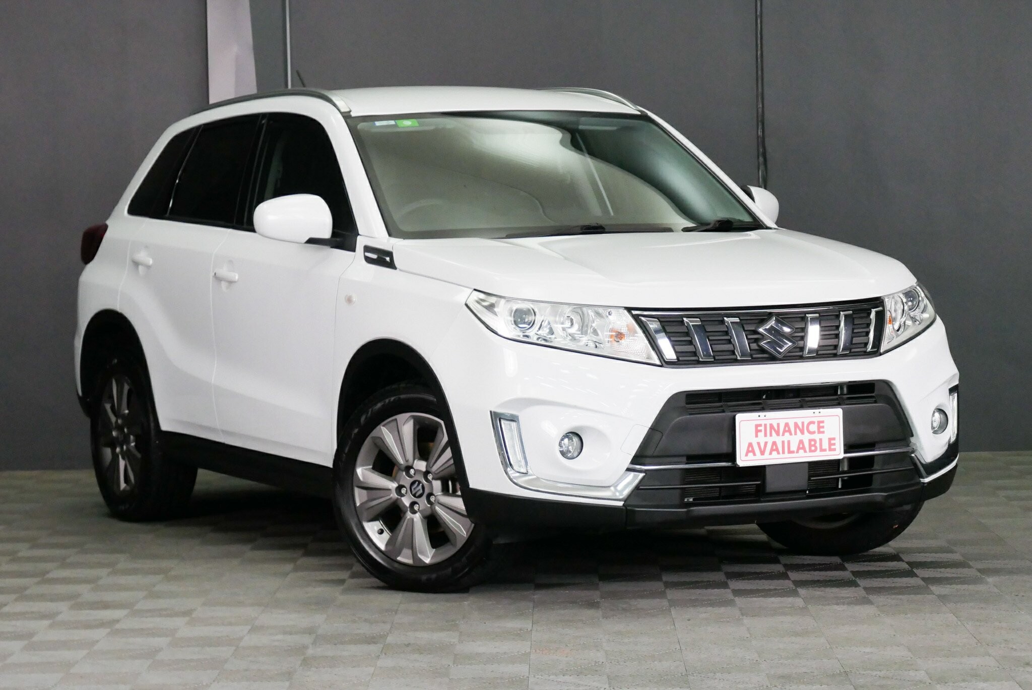 Suzuki Vitara image 1