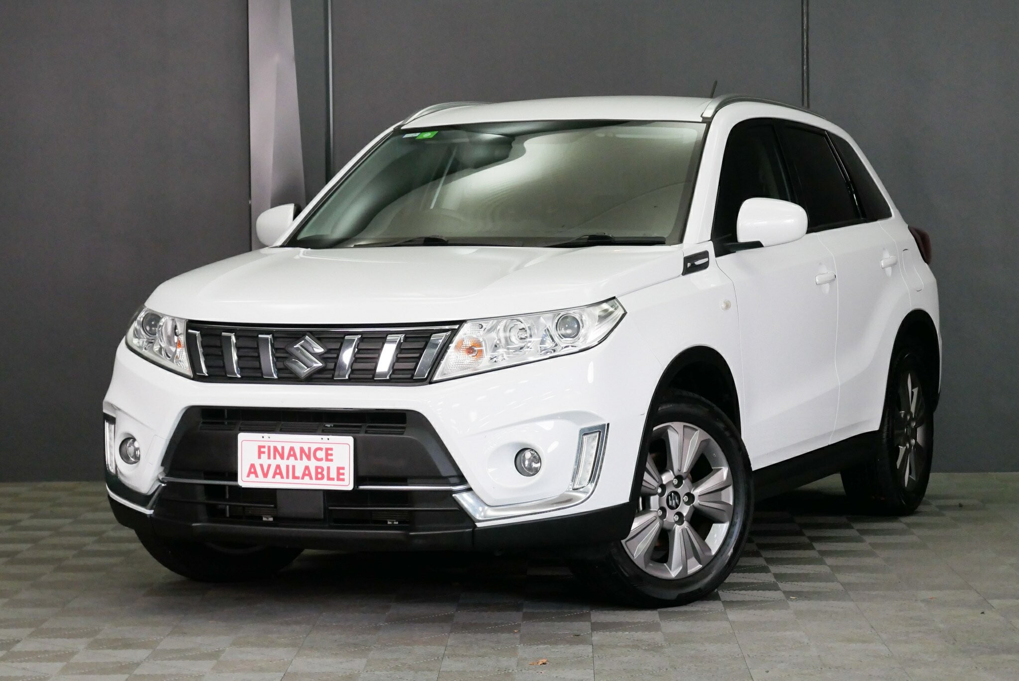 Suzuki Vitara image 3