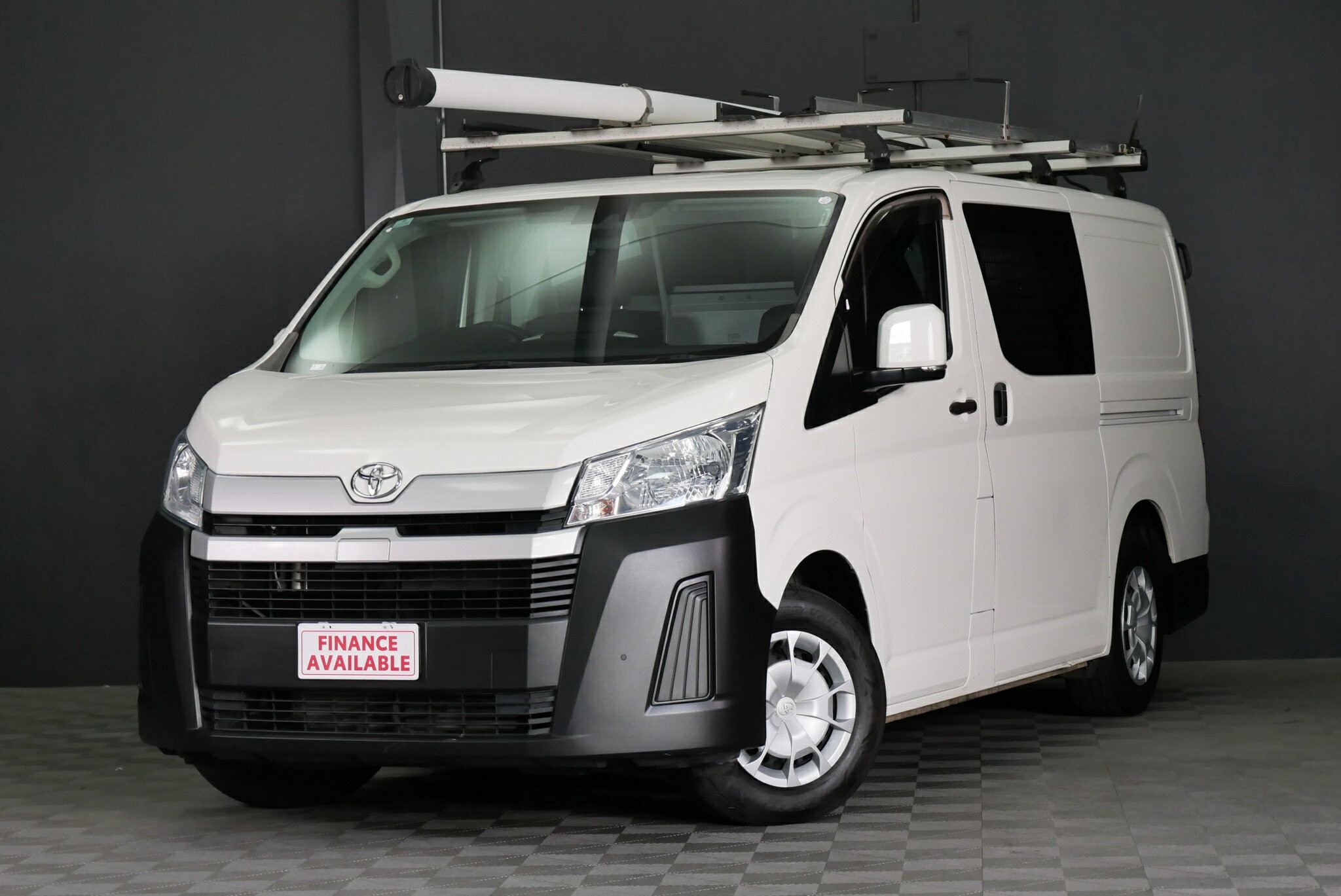 Toyota Hiace image 3