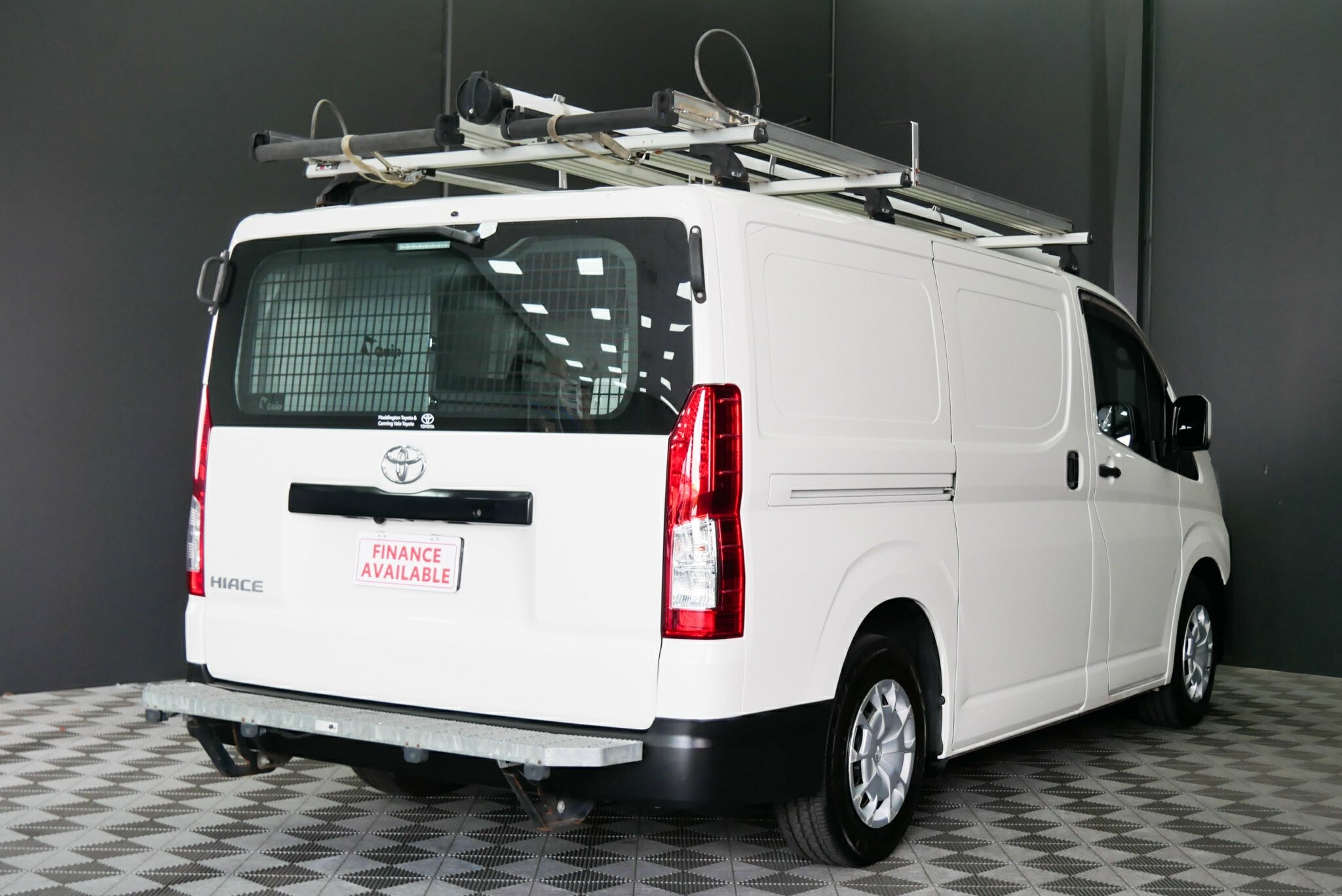 Toyota Hiace image 4