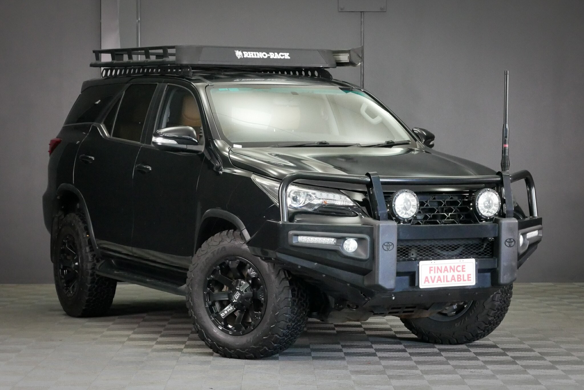 Toyota Fortuner image 1