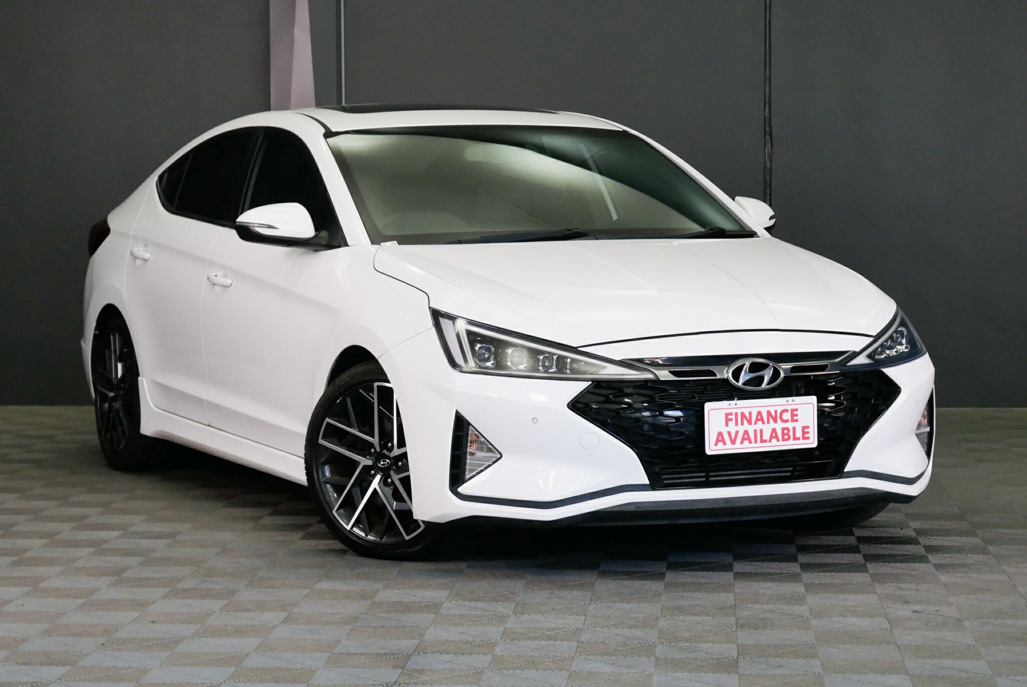 Hyundai Elantra image 1