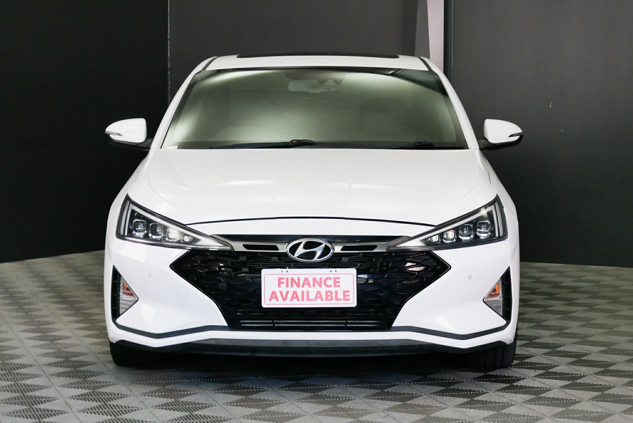 Hyundai Elantra image 2