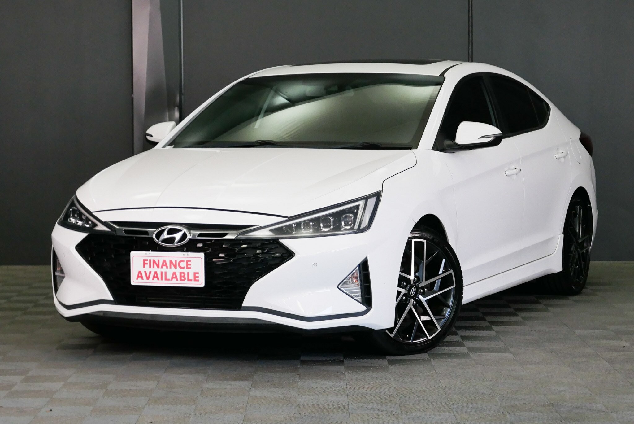 Hyundai Elantra image 3