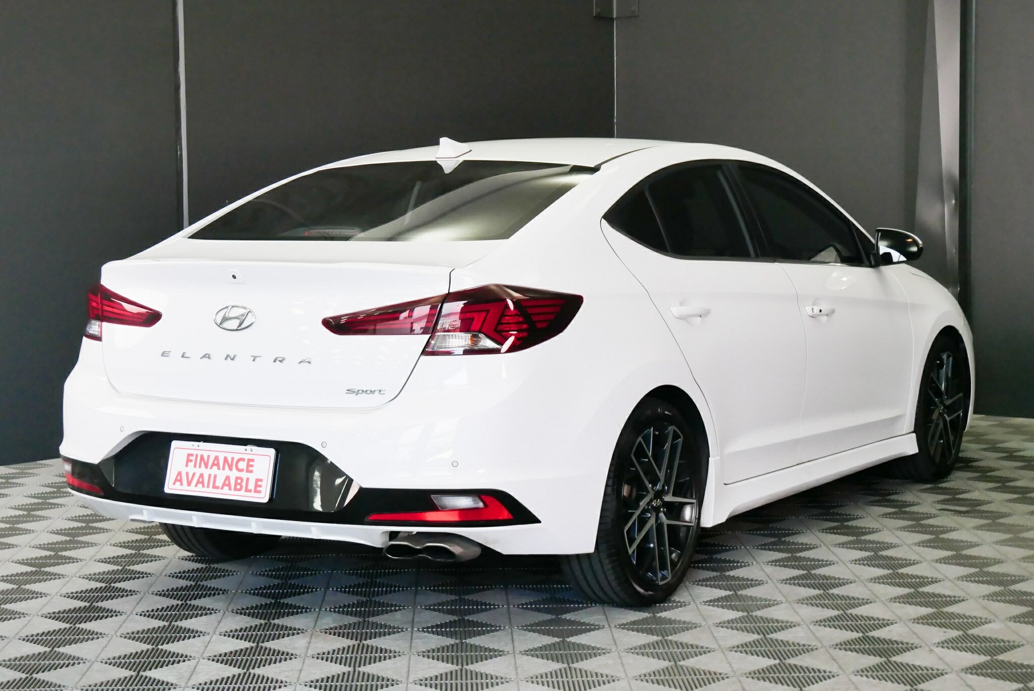 Hyundai Elantra image 4