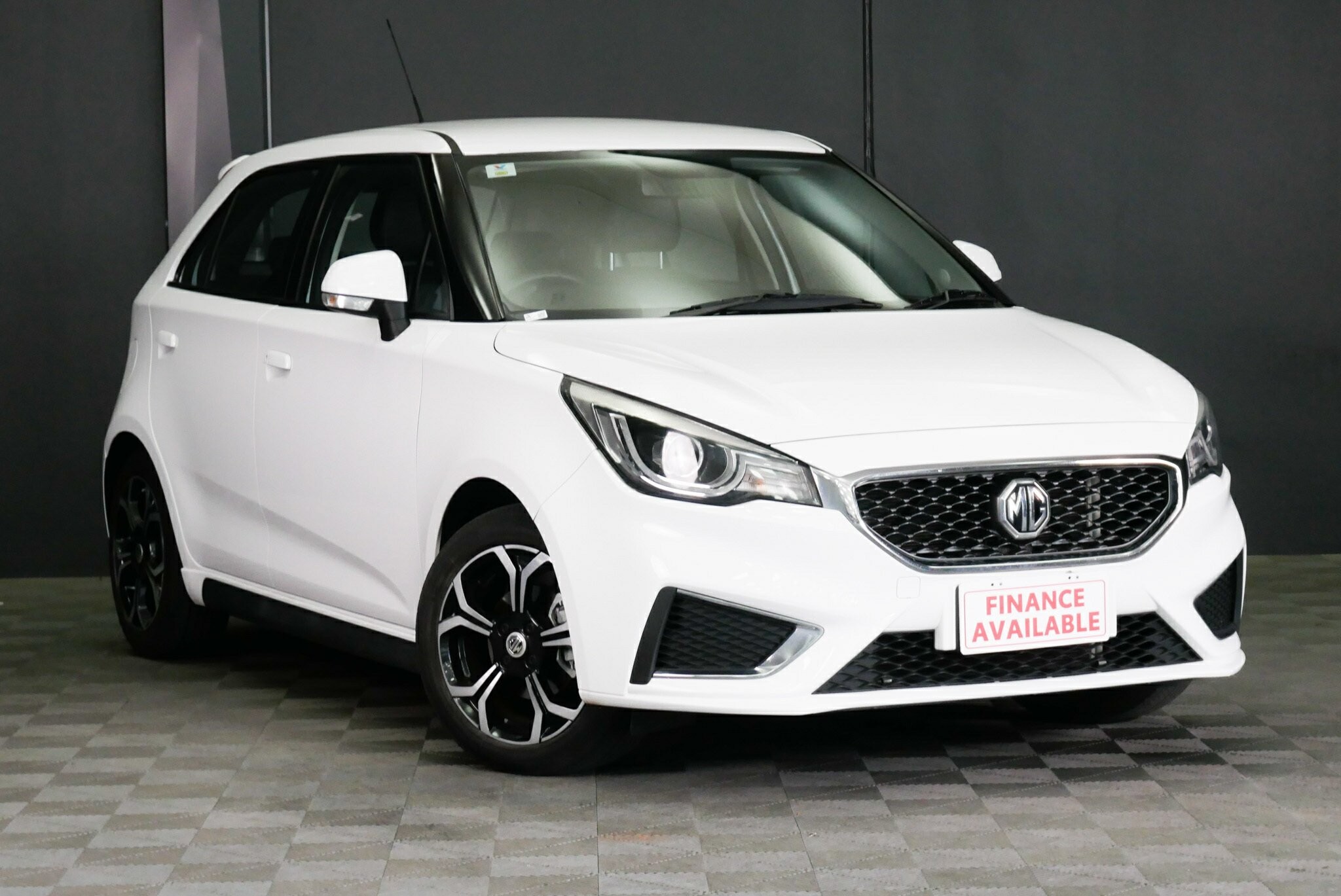 MG Mg3 image 1