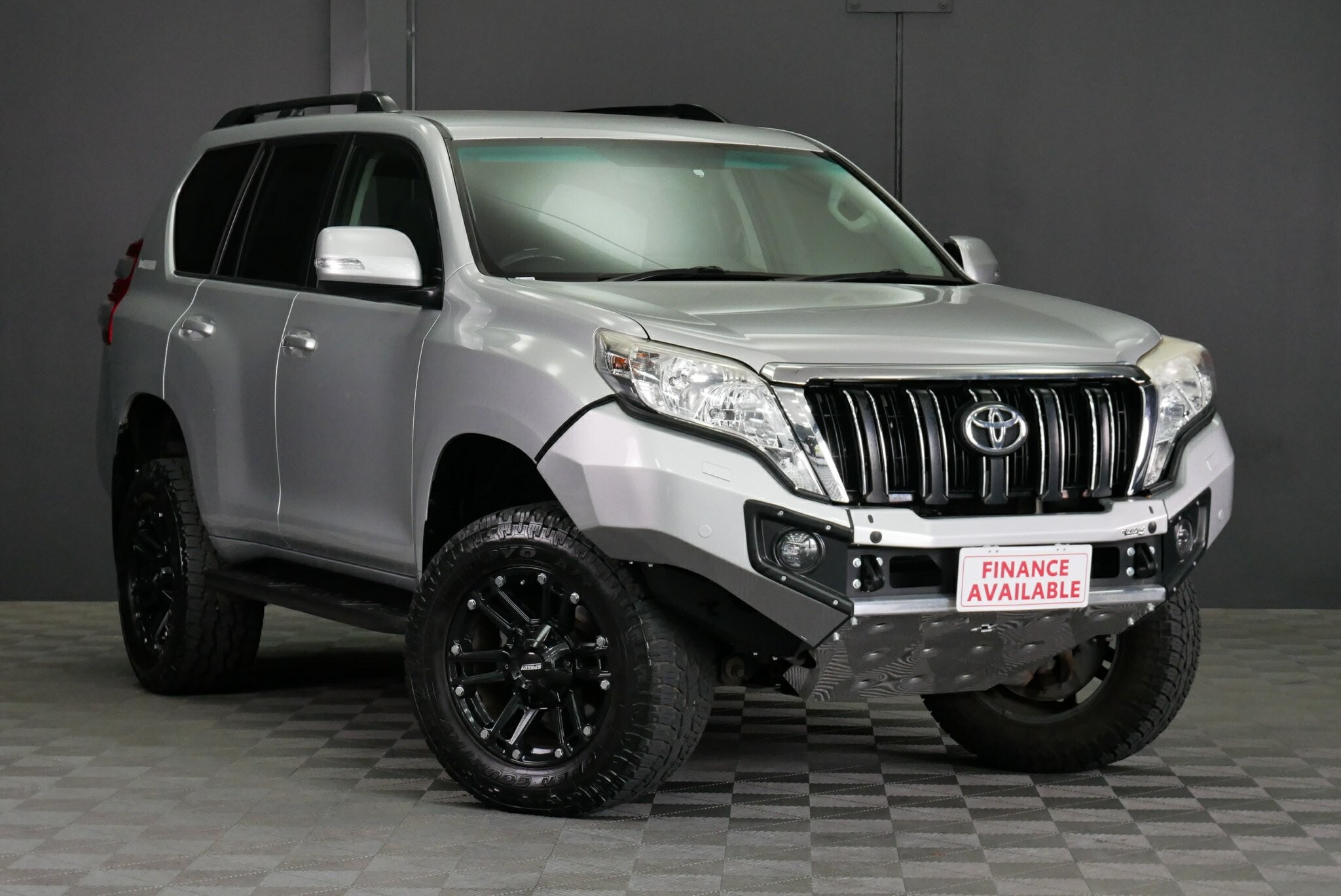 Toyota Landcruiser Prado image 1