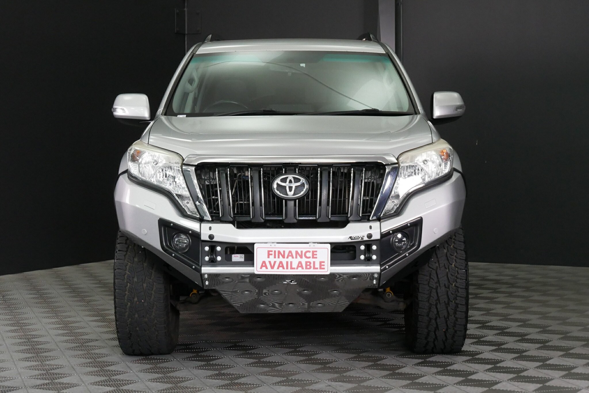 Toyota Landcruiser Prado image 2