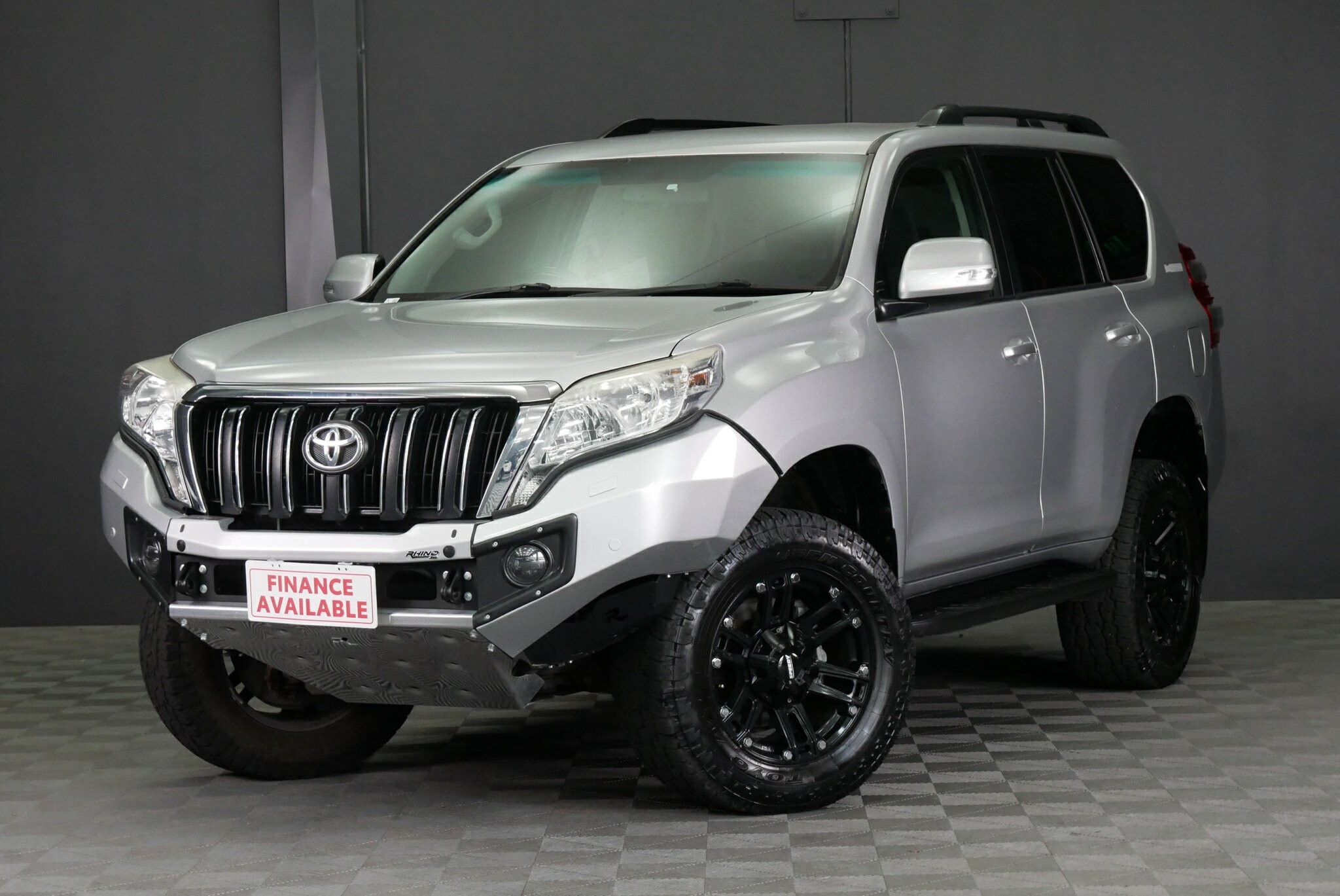 Toyota Landcruiser Prado image 3