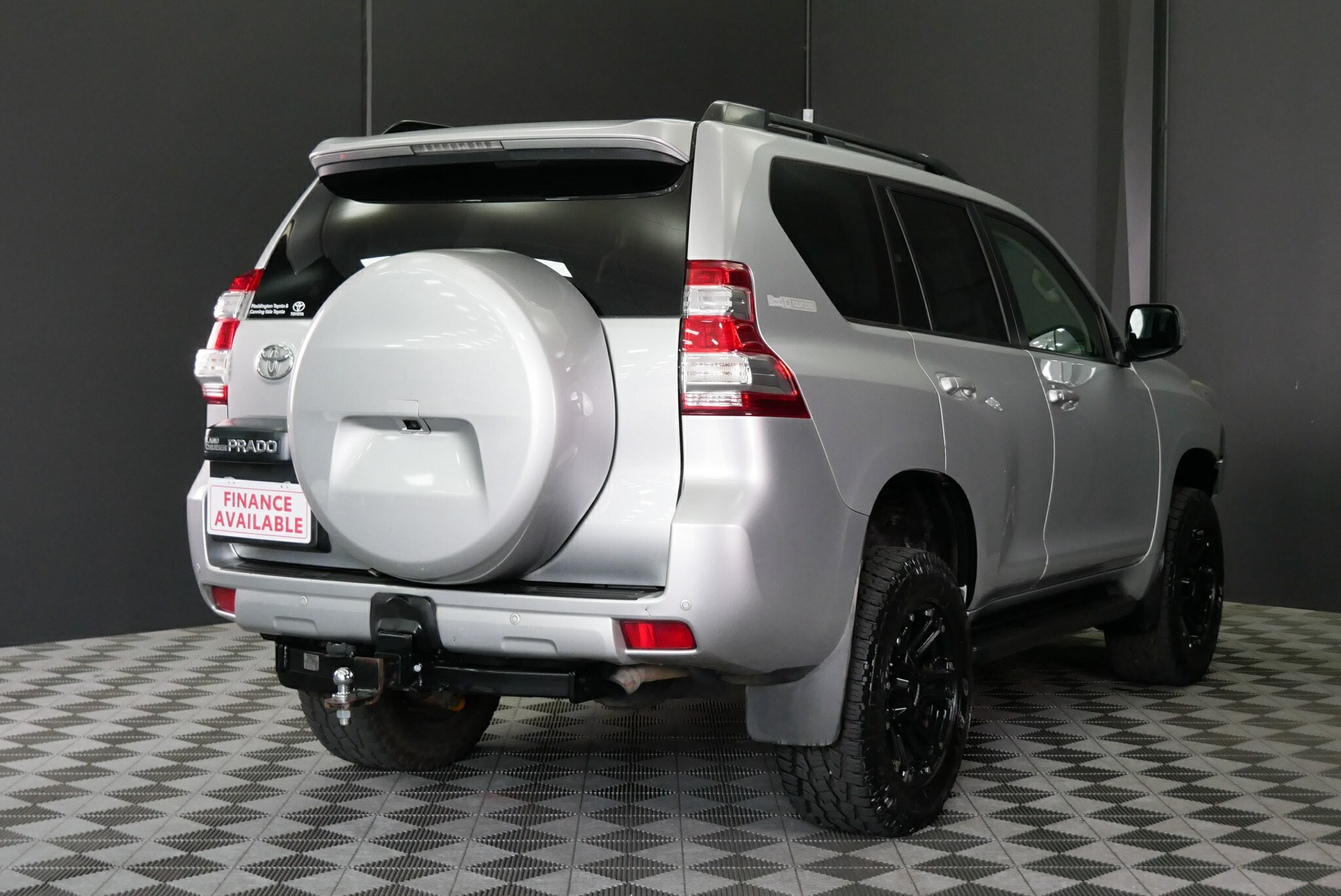 Toyota Landcruiser Prado image 4