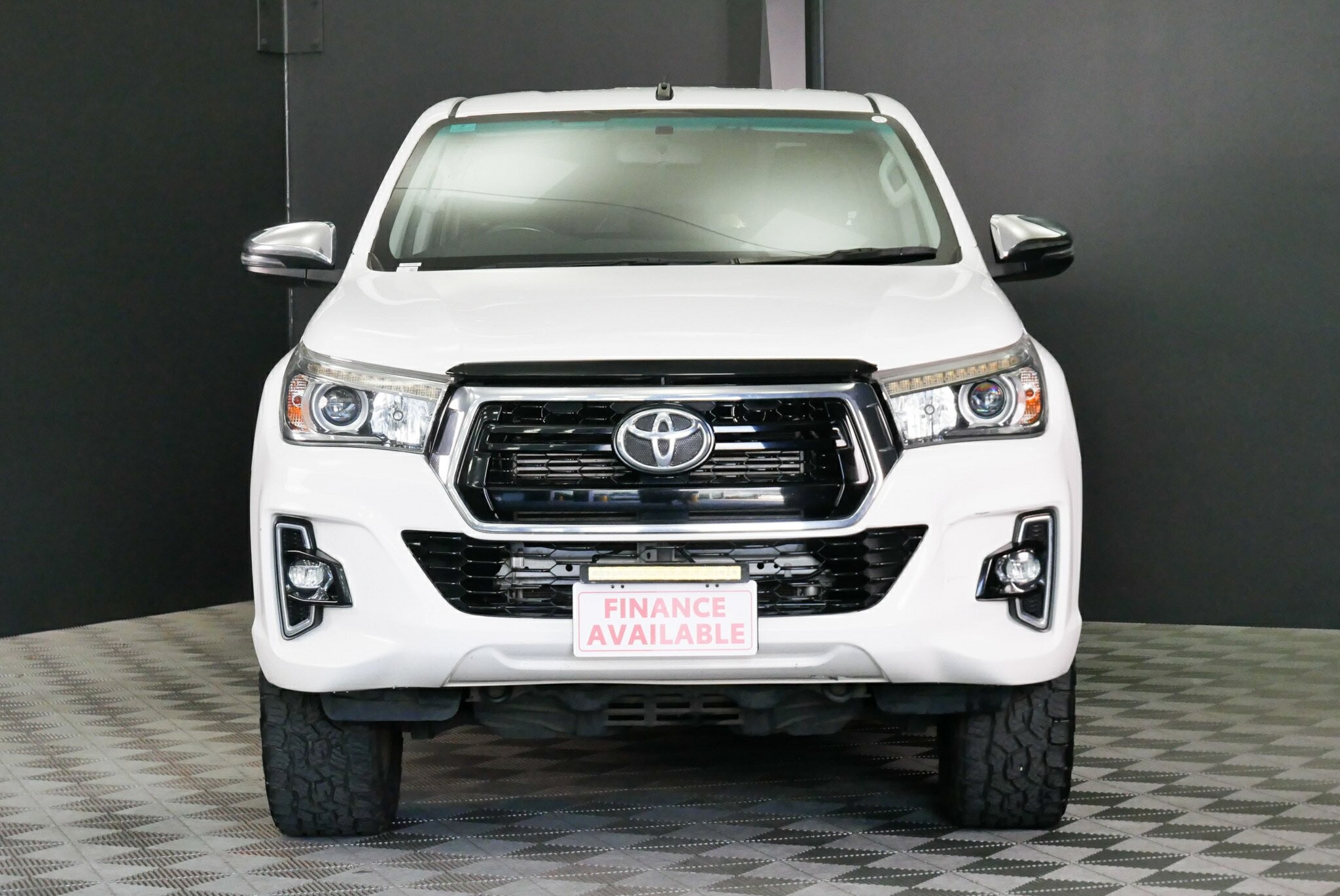 Toyota Hilux image 2