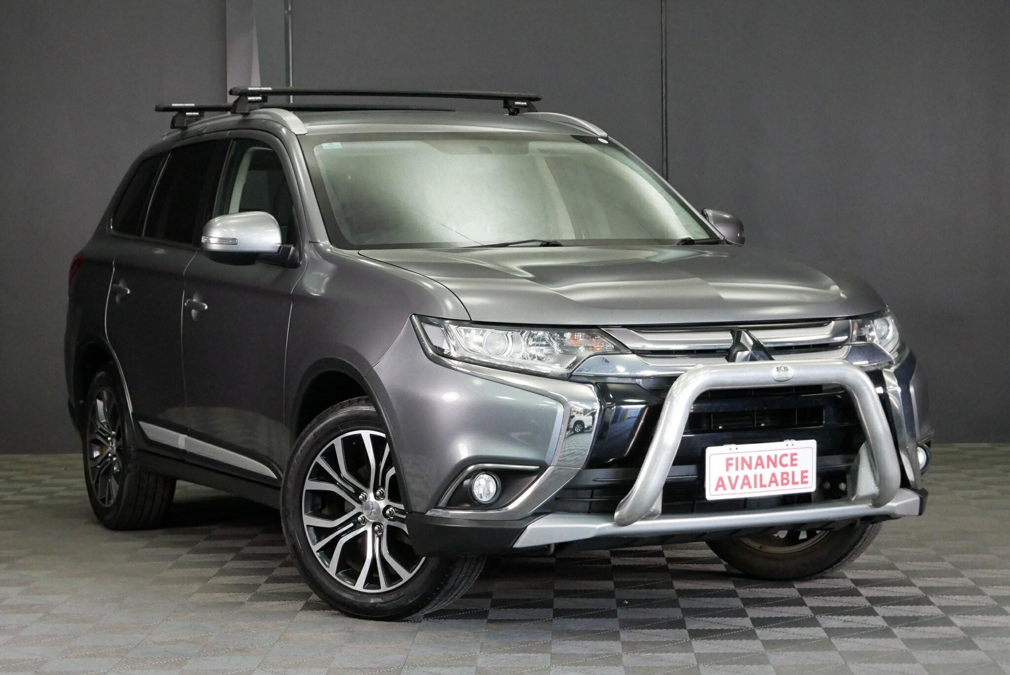 Mitsubishi Outlander image 1