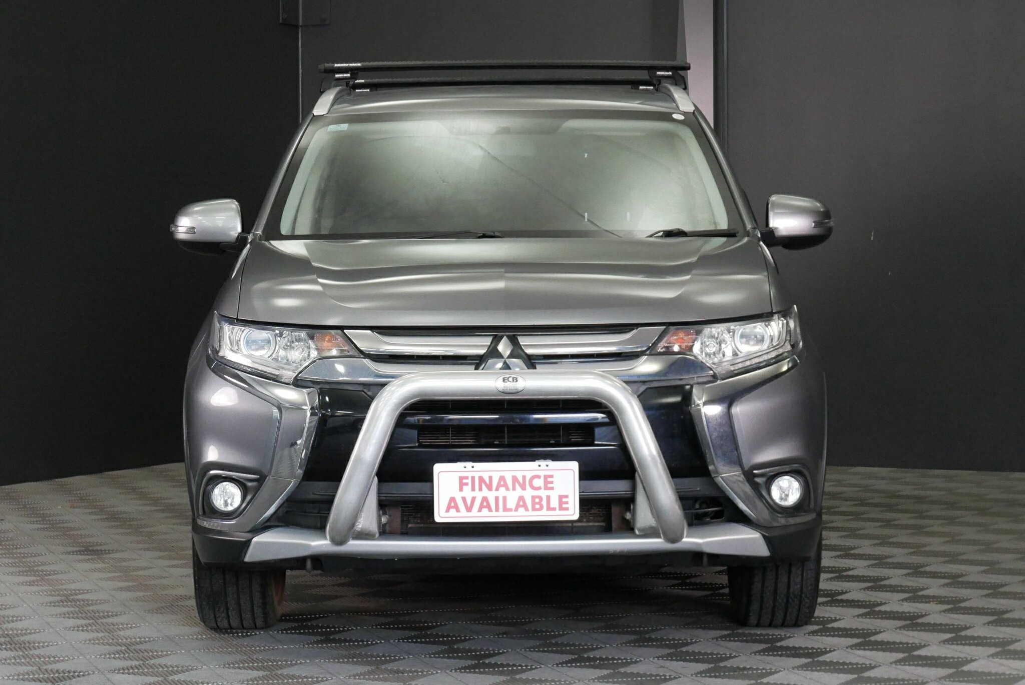 Mitsubishi Outlander image 2