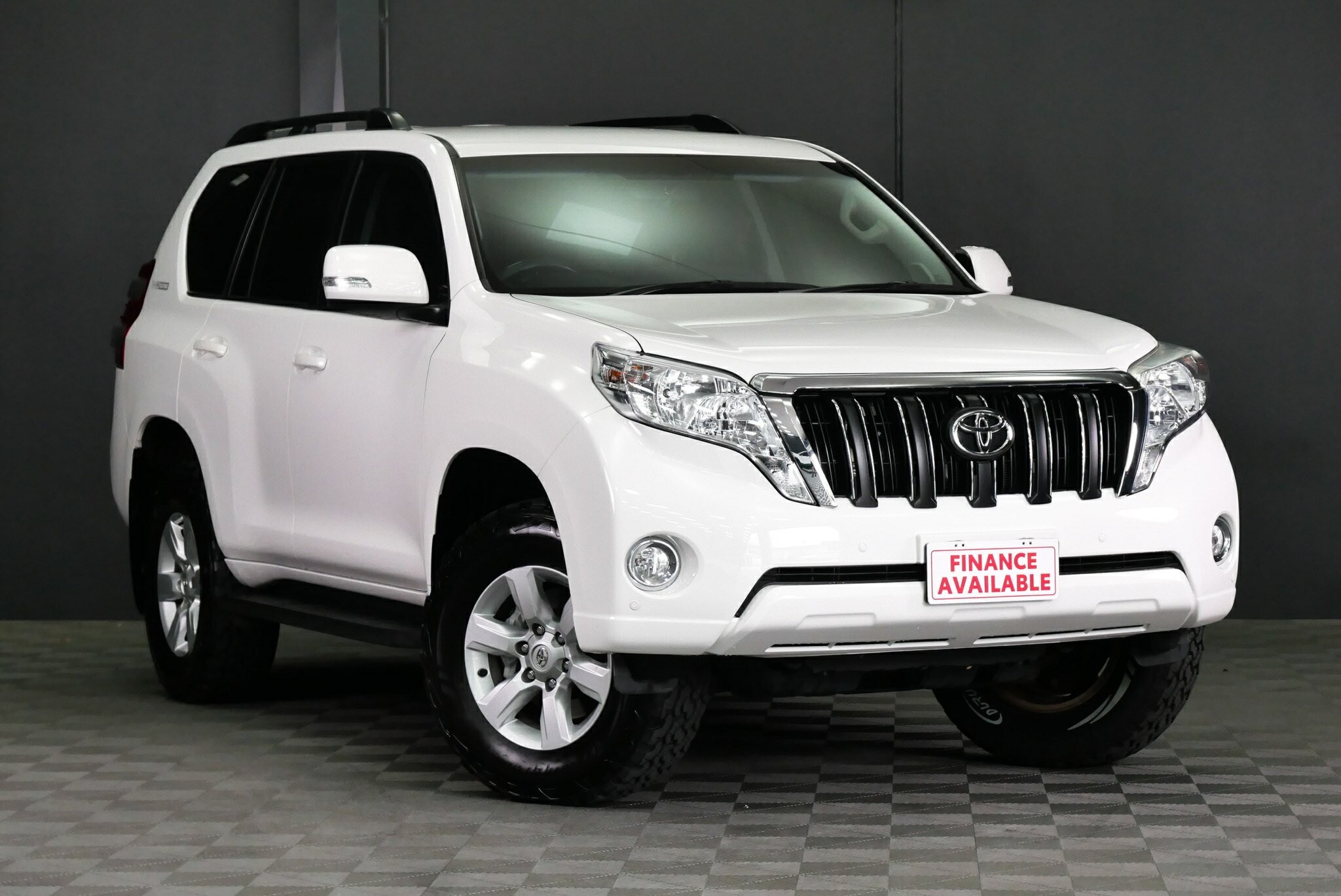 Toyota Landcruiser Prado image 1