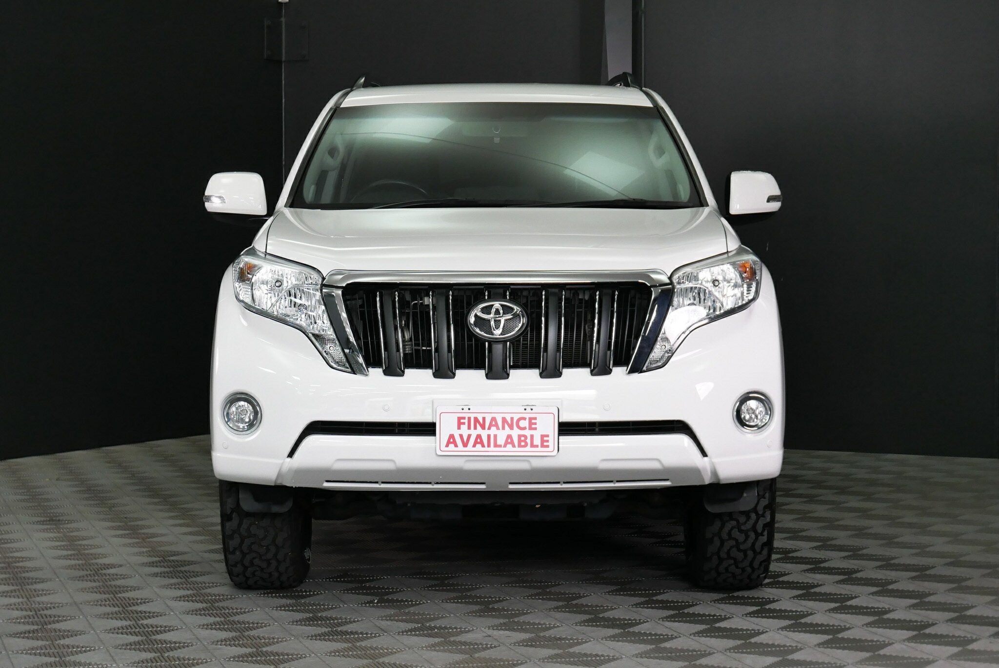 Toyota Landcruiser Prado image 2