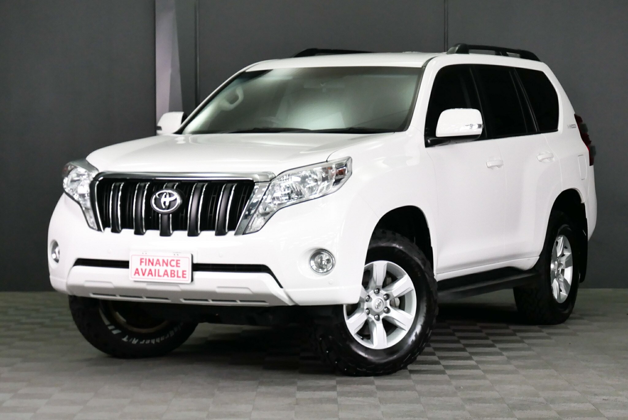 Toyota Landcruiser Prado image 3