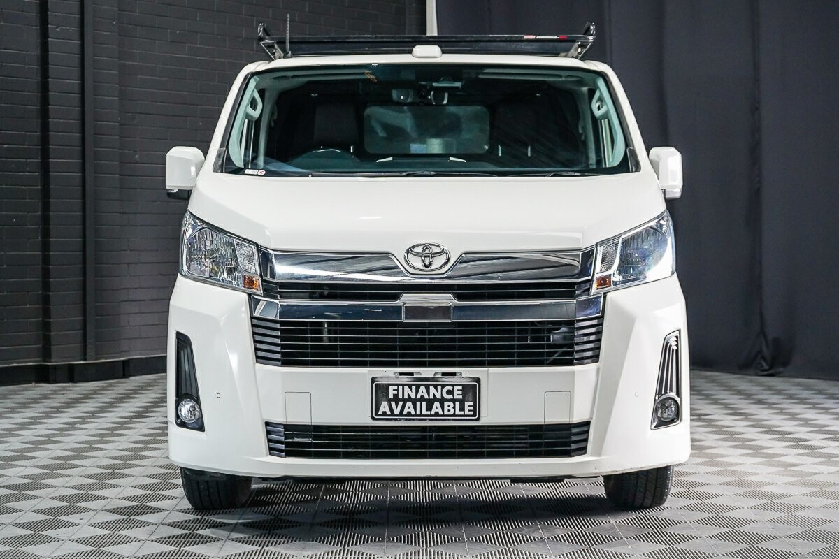 Toyota Hiace image 3