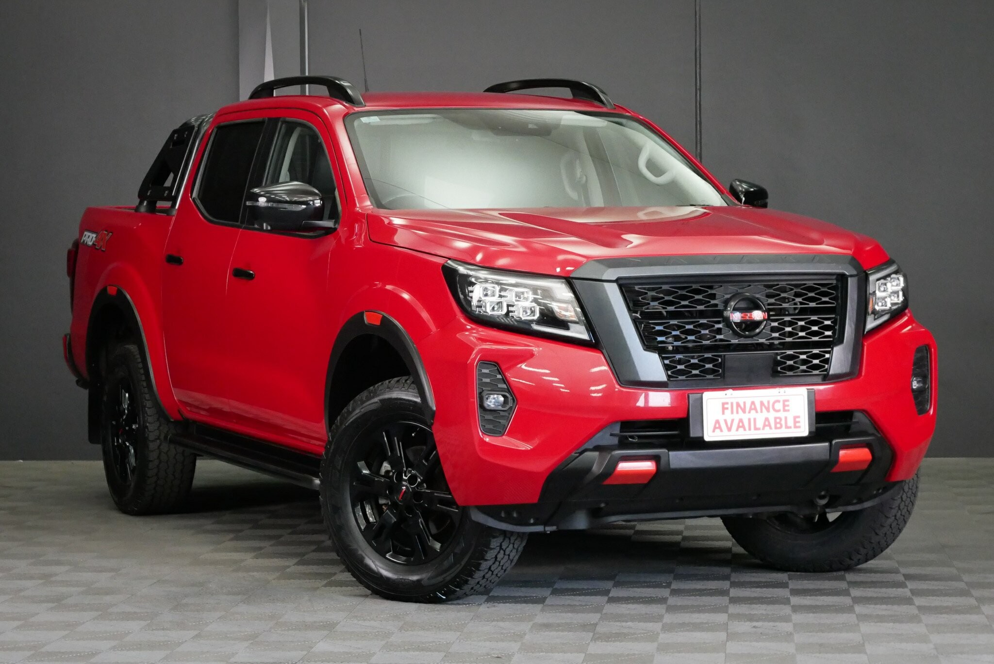 Nissan Navara image 1